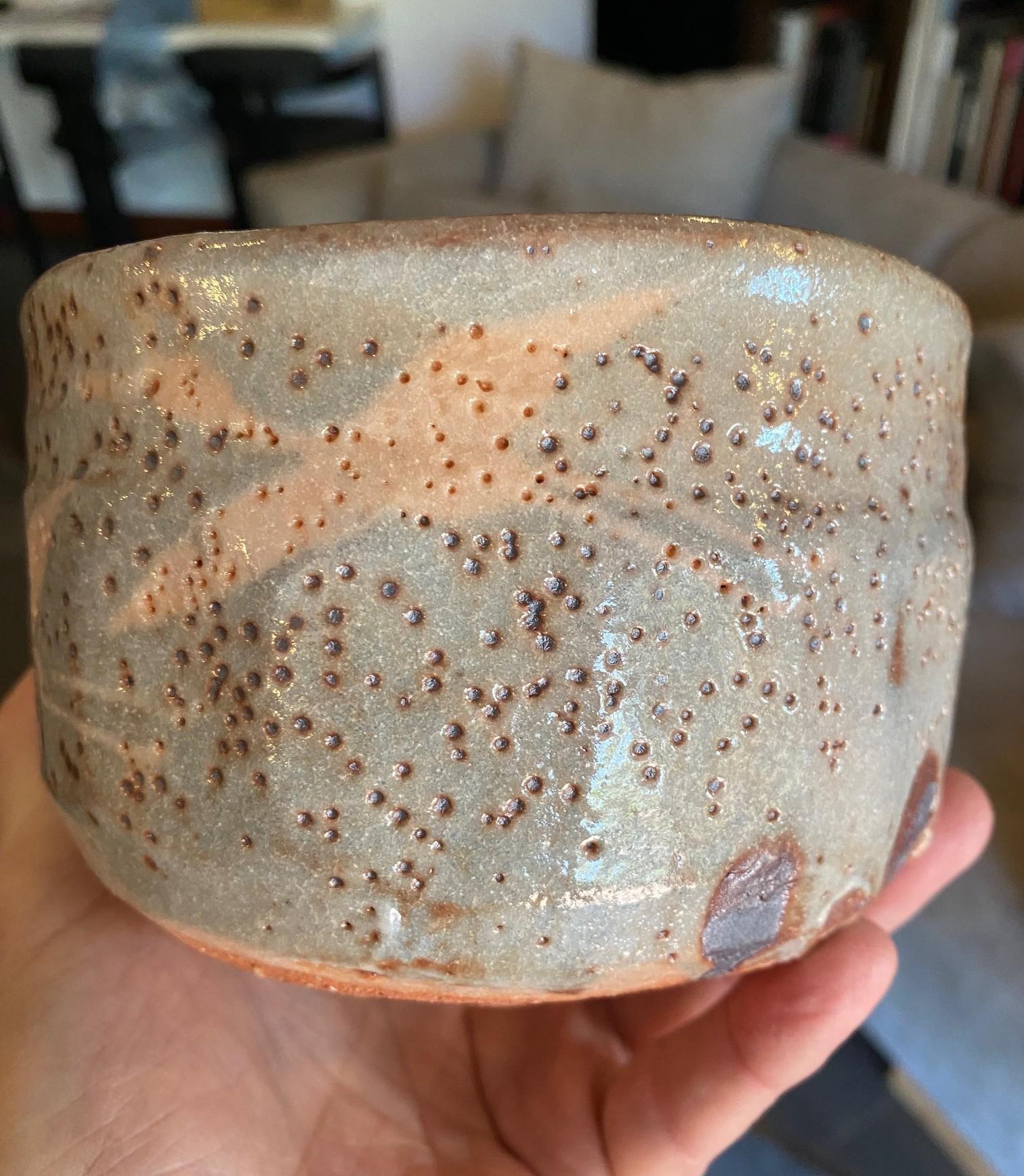 Japanese Asian Antique Shino Yaki Ware Studio Pottery Wabi-Sabi Chawan Tea Bowl For Sale 4