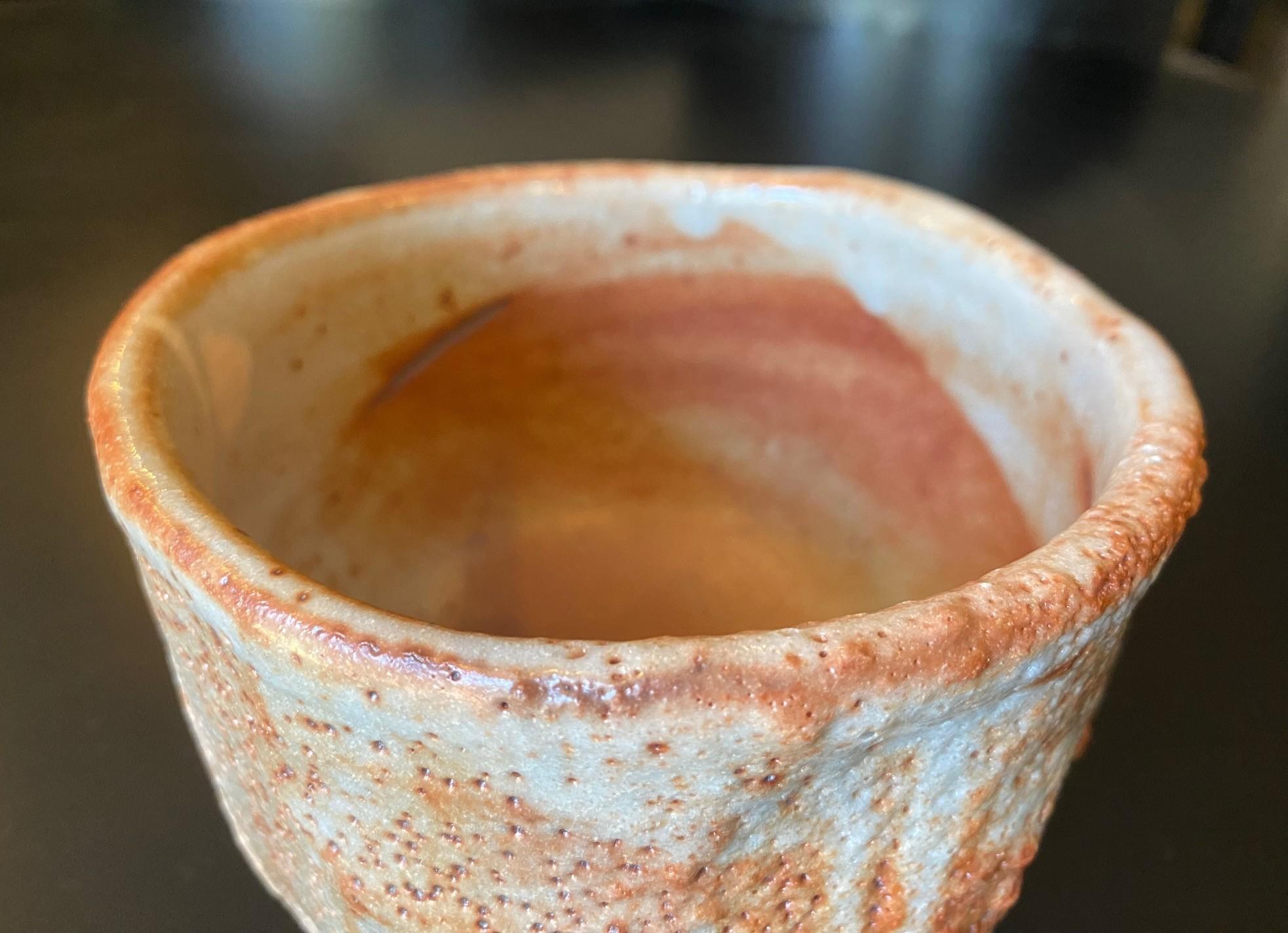 Japanische asiatische antike Shino Yaki Ware Studio Pottery Wabi-Sabi Chawan-Teeschale aus Japan im Angebot 3