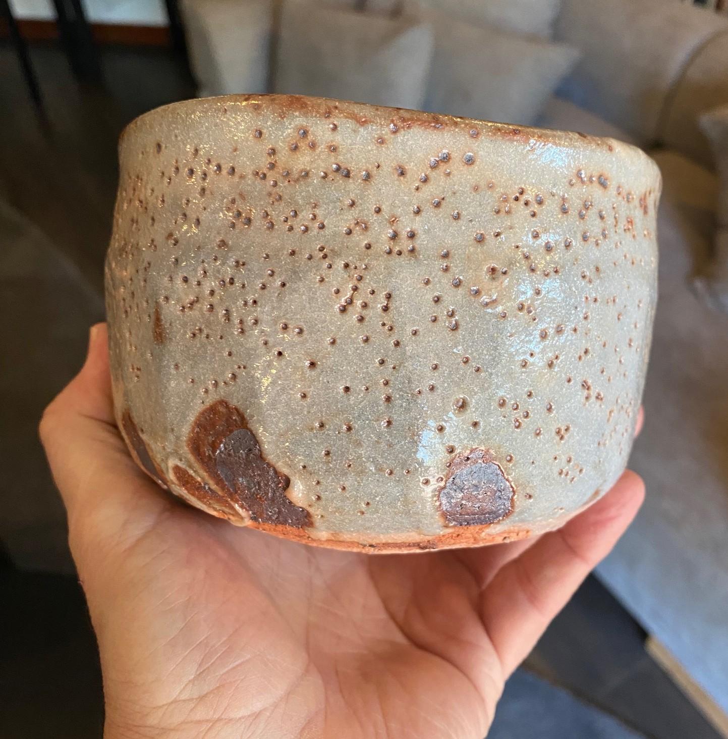 Japanese Asian Antique Shino Yaki Ware Studio Pottery Wabi-Sabi Chawan Tea Bowl For Sale 7