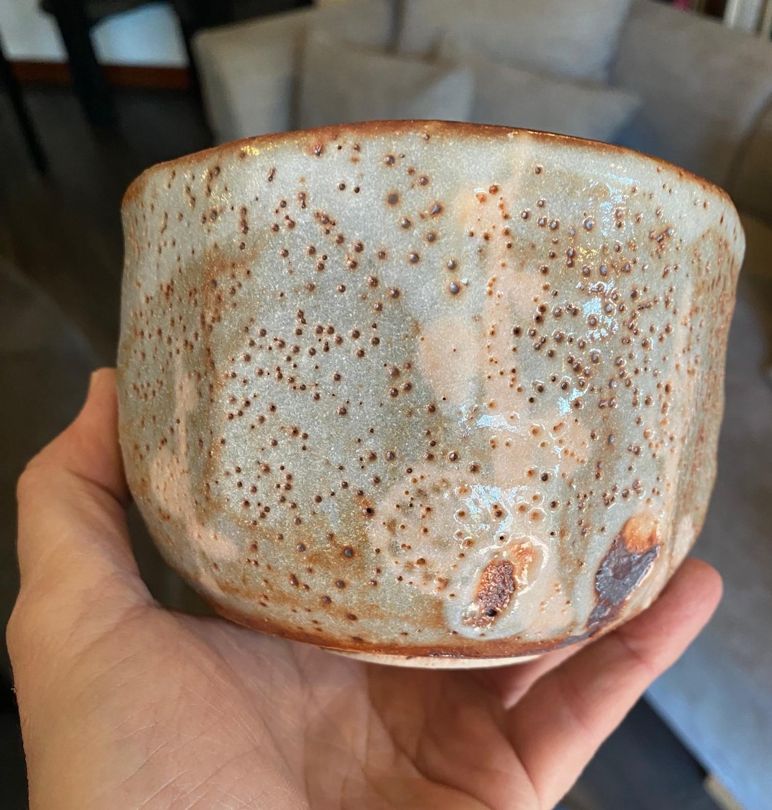 Japanische asiatische antike Shino Yaki Ware Studio Pottery Wabi-Sabi Chawan-Teeschale aus Japan im Angebot 8