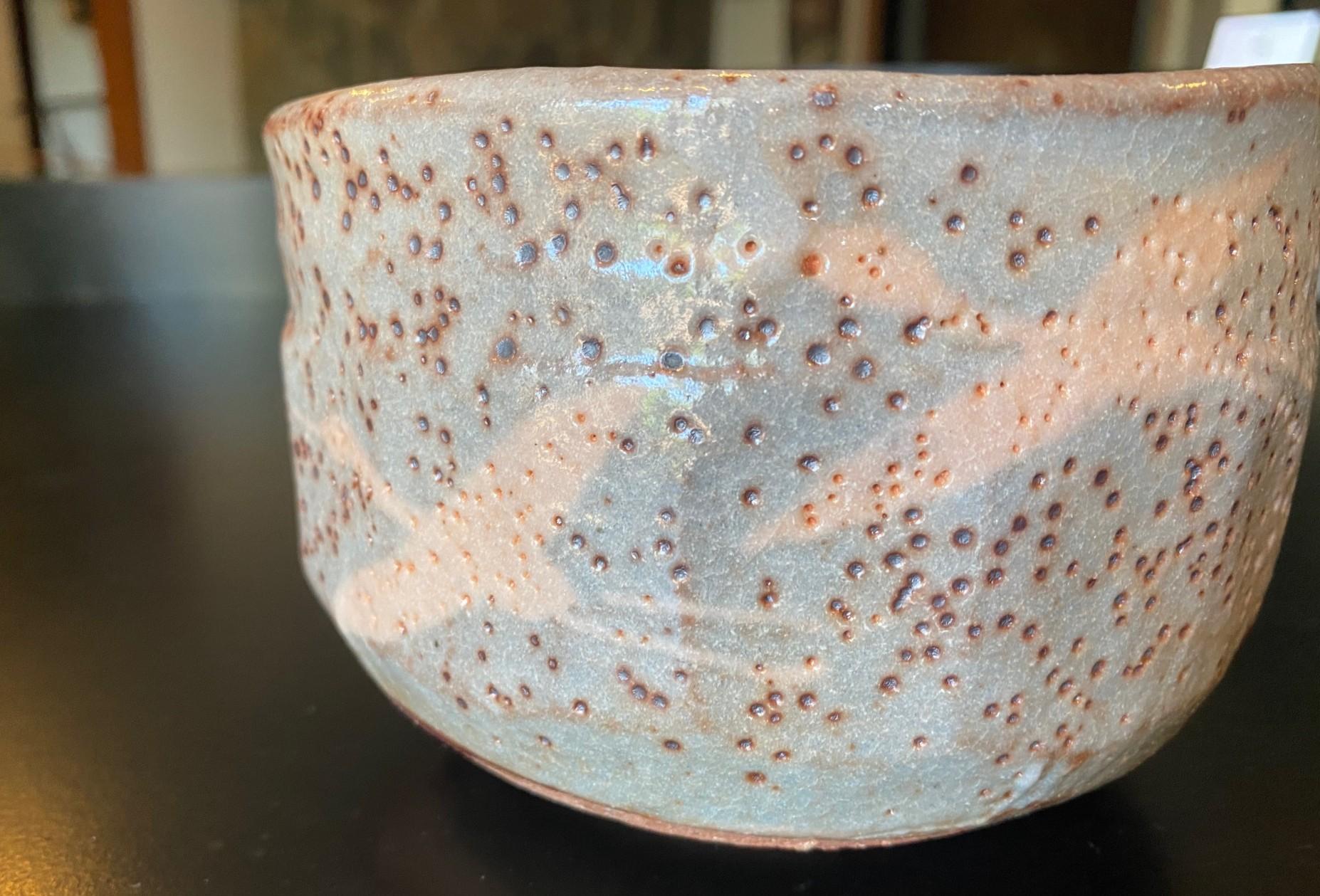 Showa Japanese Asian Antique Shino Yaki Ware Studio Pottery Wabi-Sabi Chawan Tea Bowl For Sale