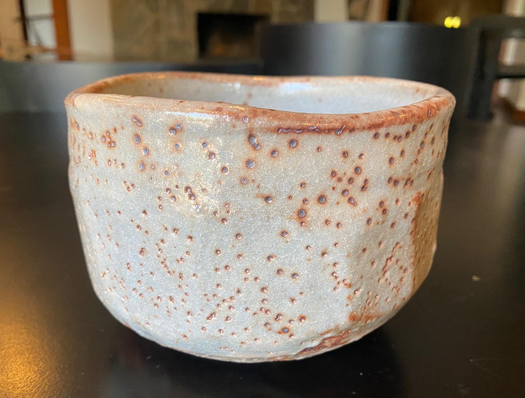 20th Century Japanese Asian Antique Shino Yaki Ware Studio Pottery Wabi-Sabi Chawan Tea Bowl For Sale