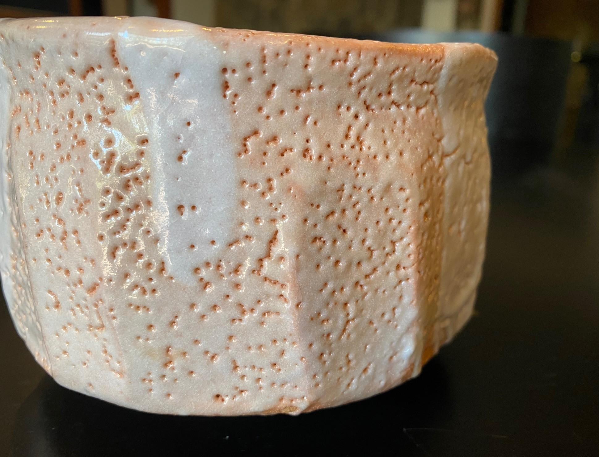 Japanische asiatische antike Shino Yaki Ware Studio Pottery Wabi-Sabi Chawan-Teeschale aus Japan im Angebot 1