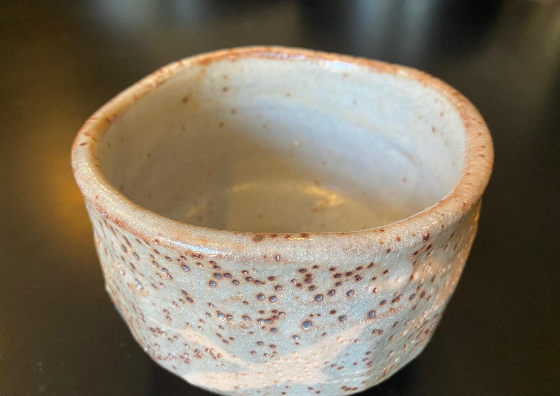 Japanese Asian Antique Shino Yaki Ware Studio Pottery Wabi-Sabi Chawan Tea Bowl For Sale 2