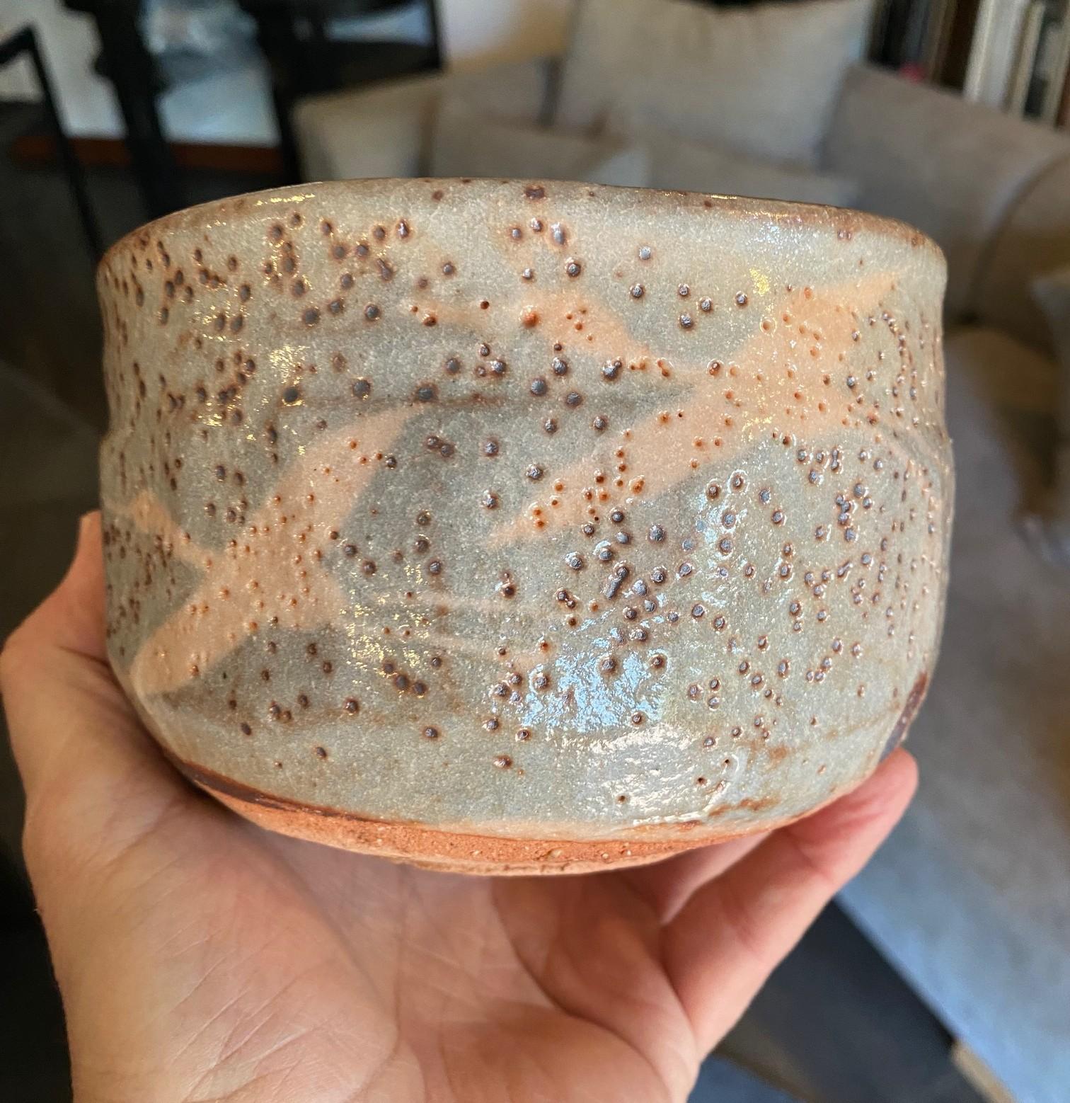 Japanese Asian Antique Shino Yaki Ware Studio Pottery Wabi-Sabi Chawan Tea Bowl For Sale 3