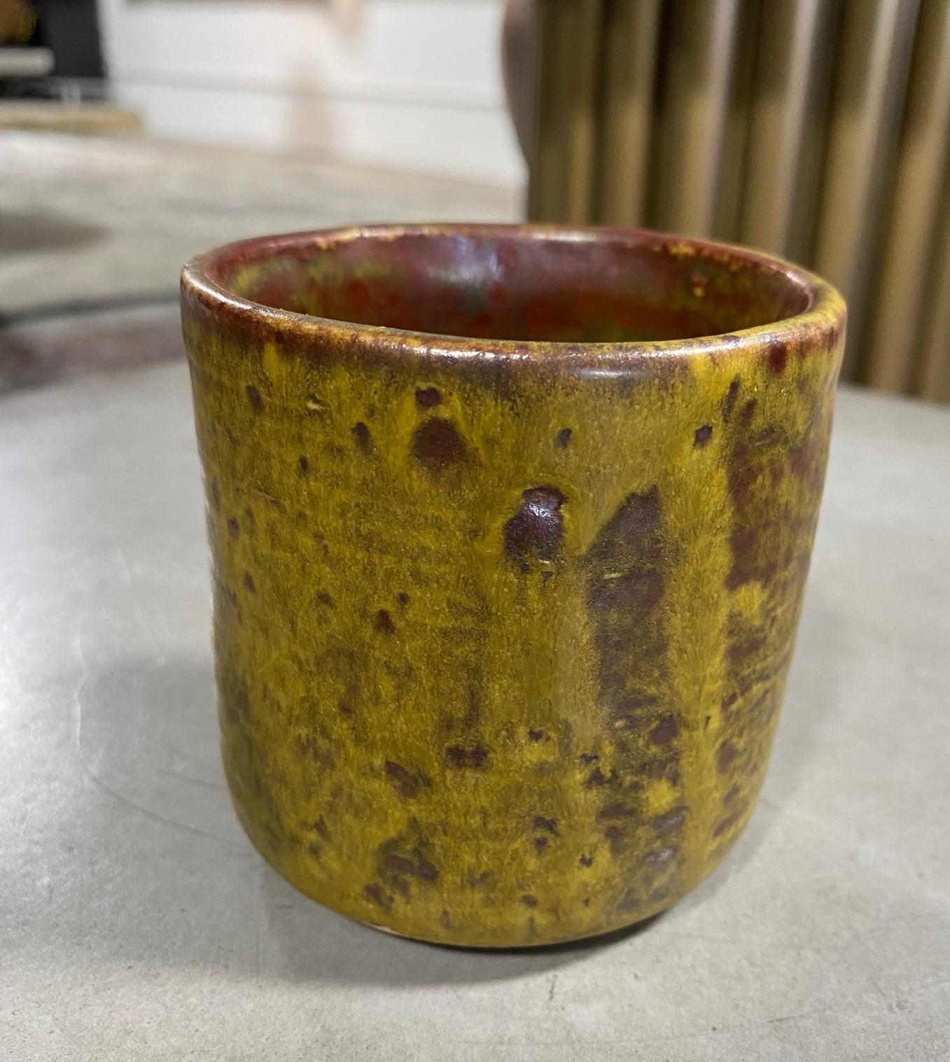 20th Century Japanese Asian Artisan Glazed Pottery Mingei Folk Art Wabi-Sabi Yunomi Teacup For Sale