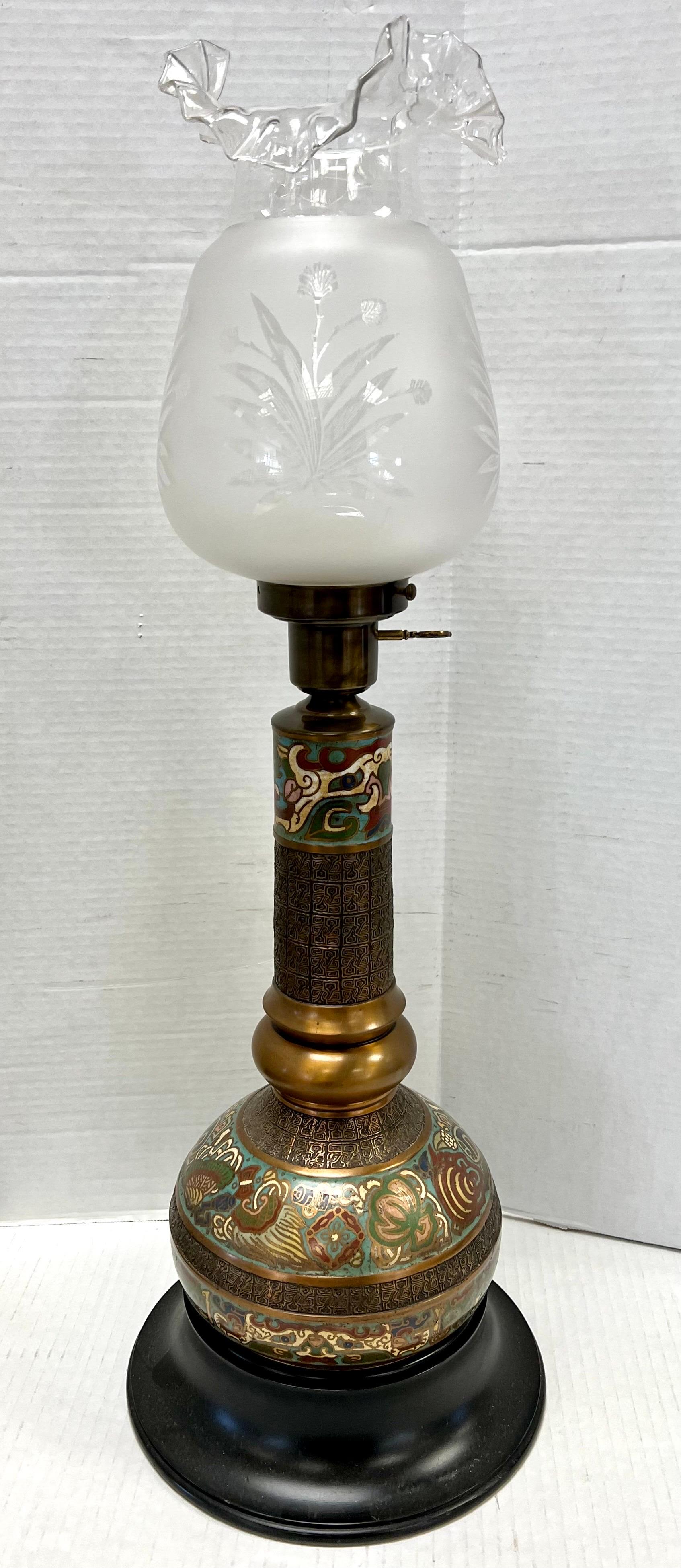 Japanische asiatische Champleve Cloissone-Tischlampe aus Messing (19. Jahrhundert) im Angebot