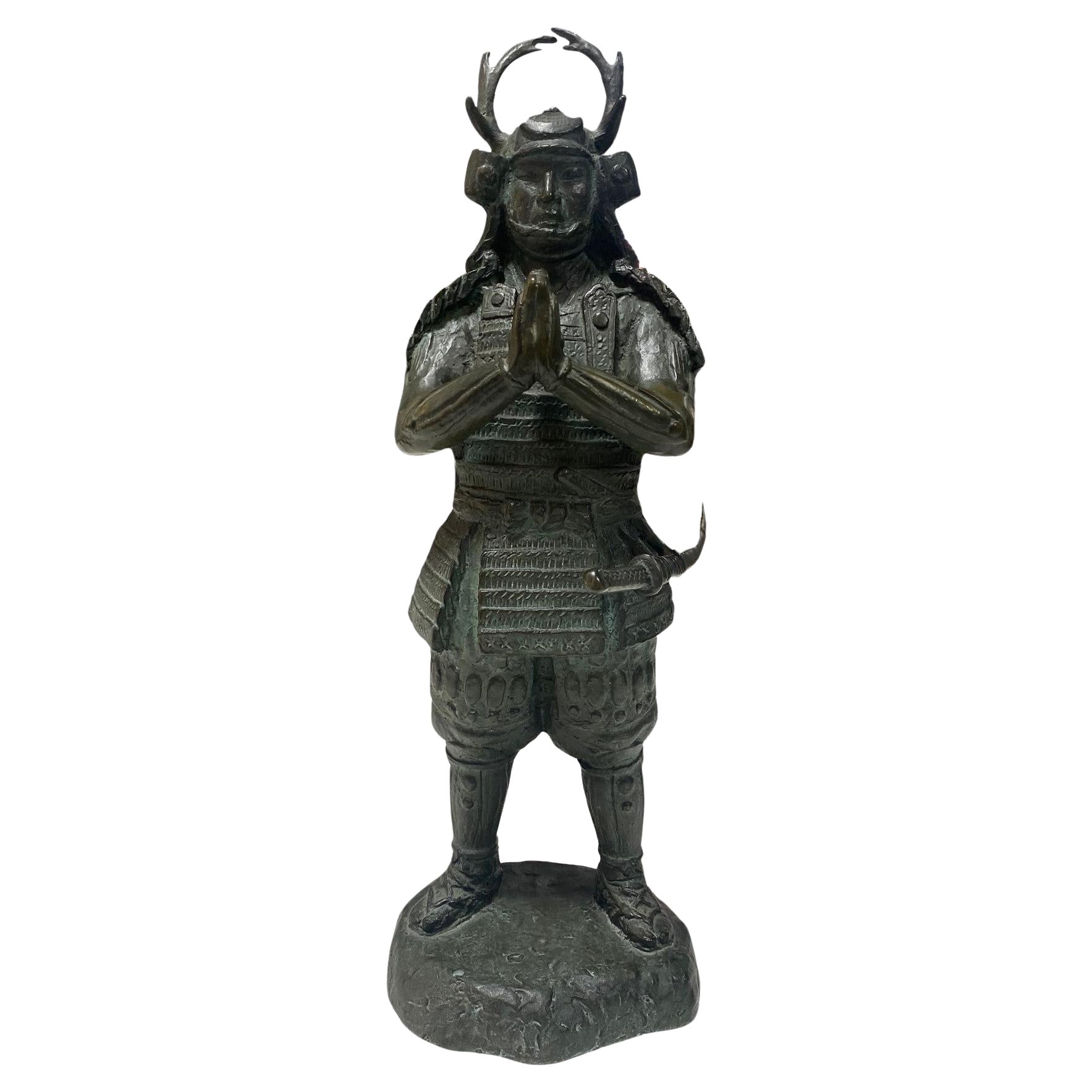 Scultura di bronzo asiatica giapponese Showa Meiji Samurai Guerriero con armatura in vendita
