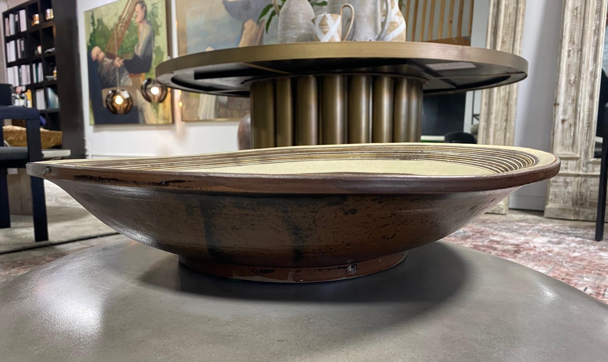 Japanese Asian Large Ceramic Stoneware Studio Pottery Wabi-Sabi Bowl Charger In Good Condition For Sale In Studio City, CA