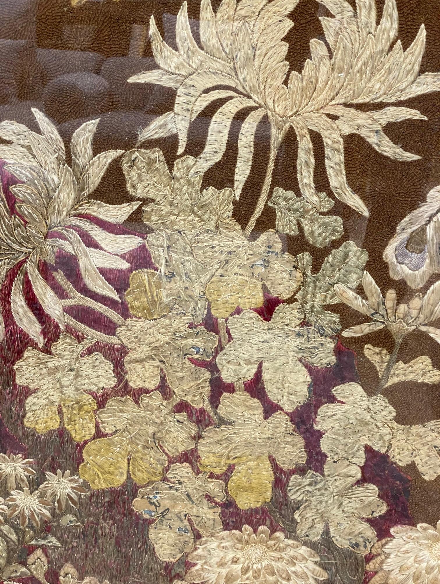 Japanischer asiatischer großer Wandteppich aus Seide mit Pfauen-, Vogel- und Blumenstickerei aus der Meiji-Periode im Angebot 6