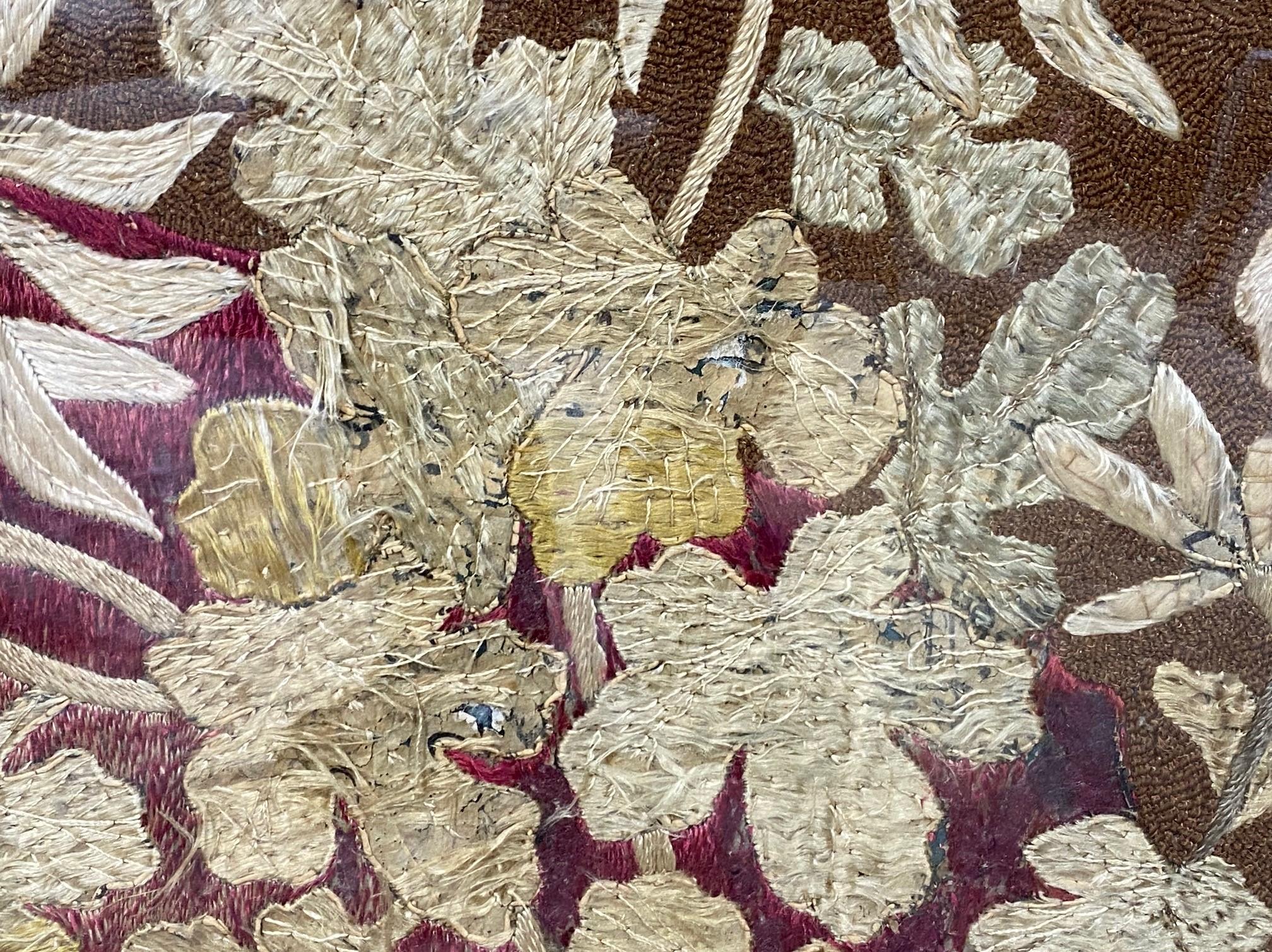 Japanischer asiatischer großer Wandteppich aus Seide mit Pfauen-, Vogel- und Blumenstickerei aus der Meiji-Periode im Angebot 7