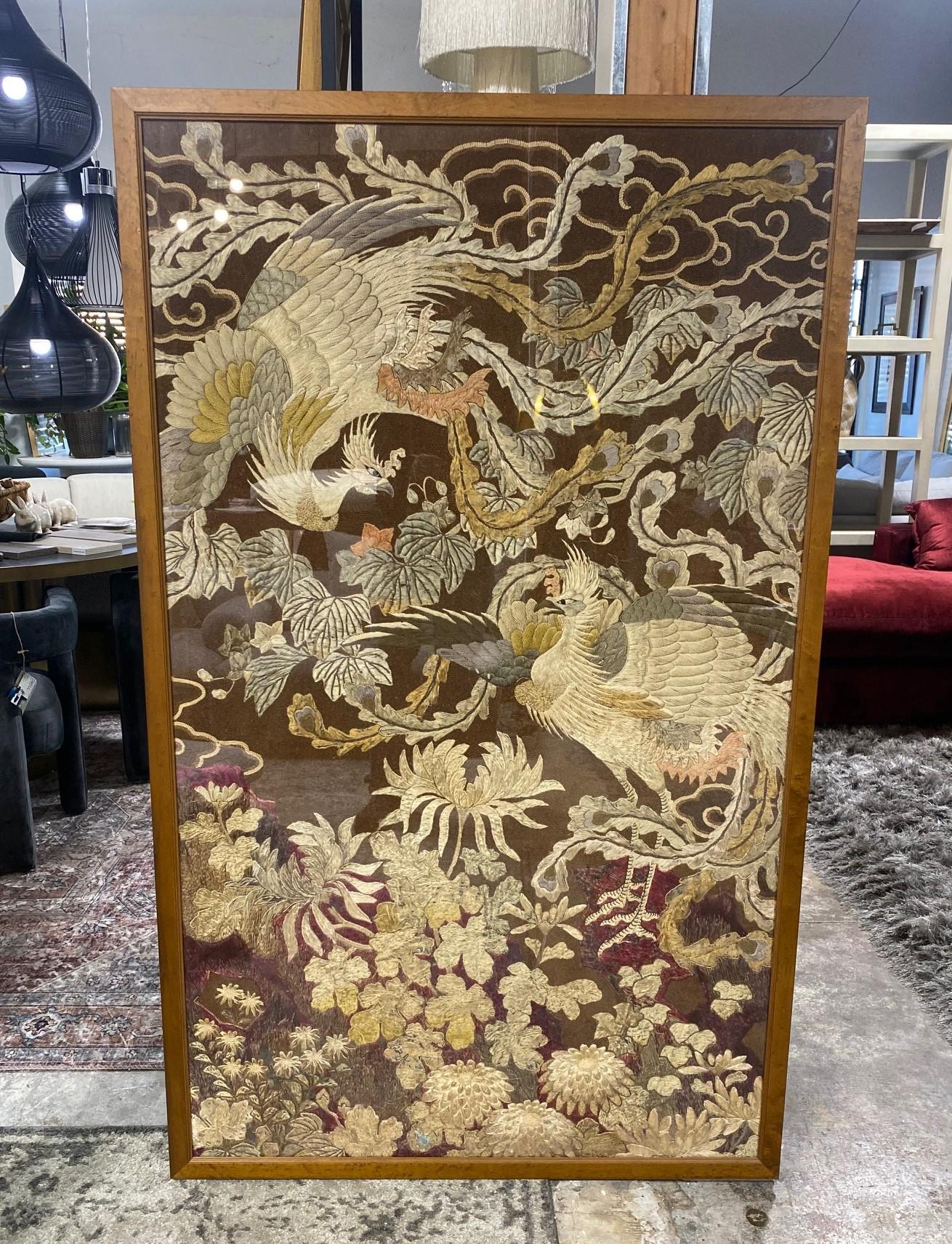 Japanischer asiatischer großer Wandteppich aus Seide mit Pfauen-, Vogel- und Blumenstickerei aus der Meiji-Periode im Angebot 13
