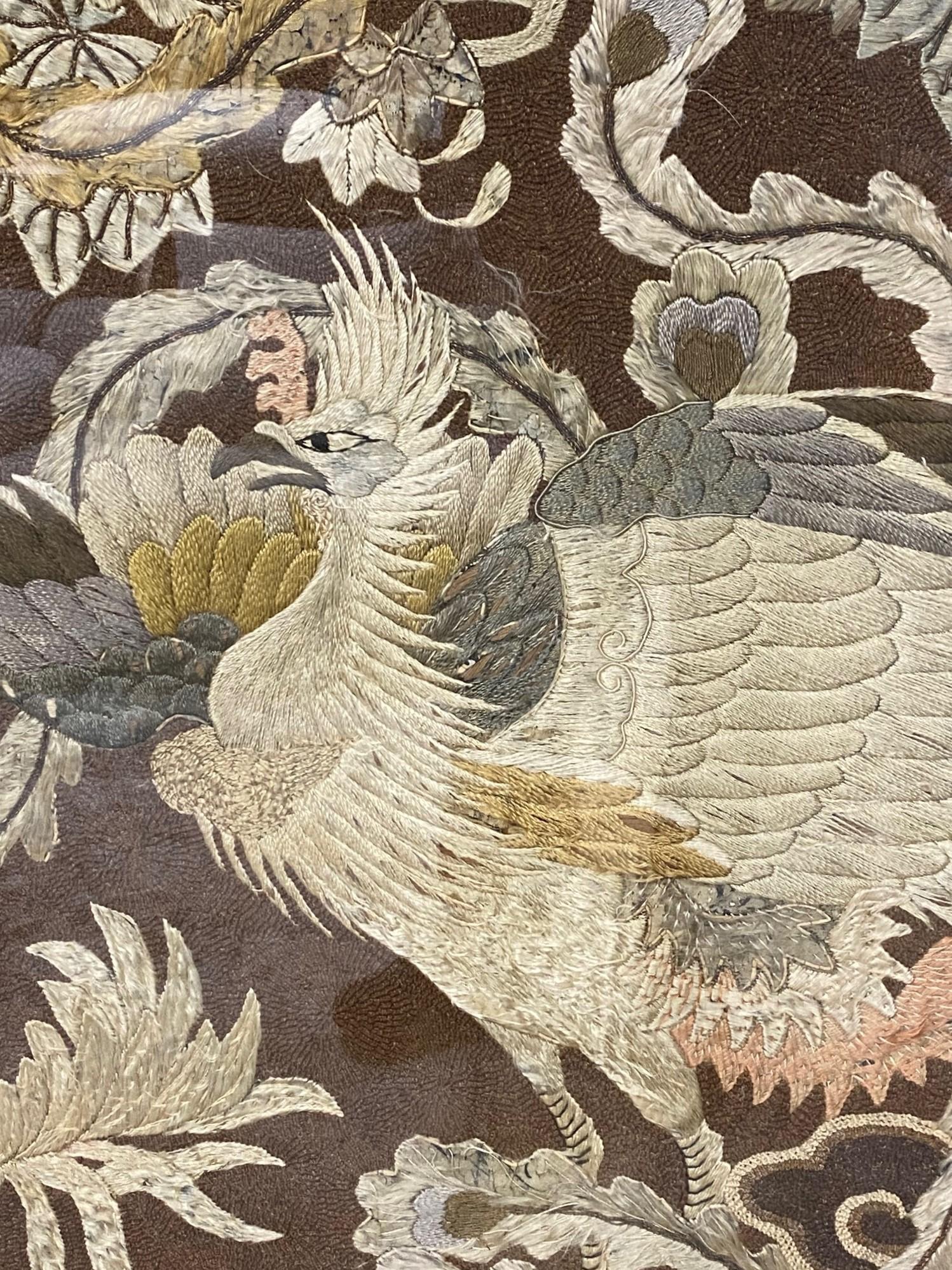 Japanischer asiatischer großer Wandteppich aus Seide mit Pfauen-, Vogel- und Blumenstickerei aus der Meiji-Periode im Angebot 4
