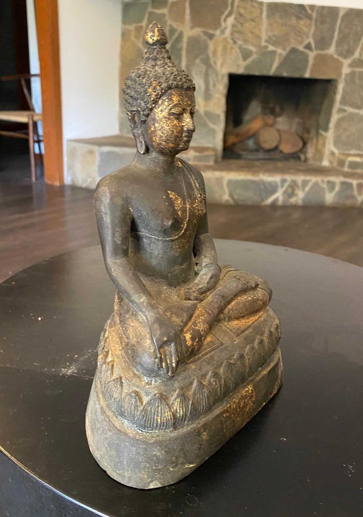 Escultura Estatua Japonesa Asiática Meiji Buda Sentado Amida Nyorai Bronce y Dorado en venta 5