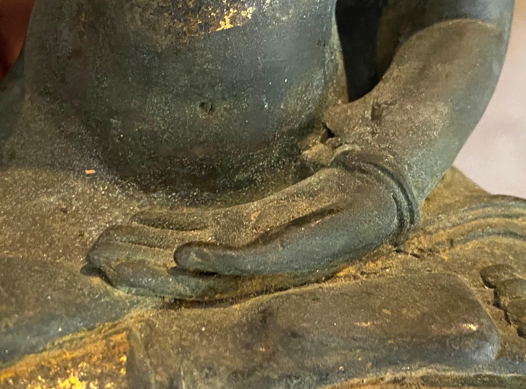 Escultura Estatua Japonesa Asiática Meiji Buda Sentado Amida Nyorai Bronce y Dorado en venta 11