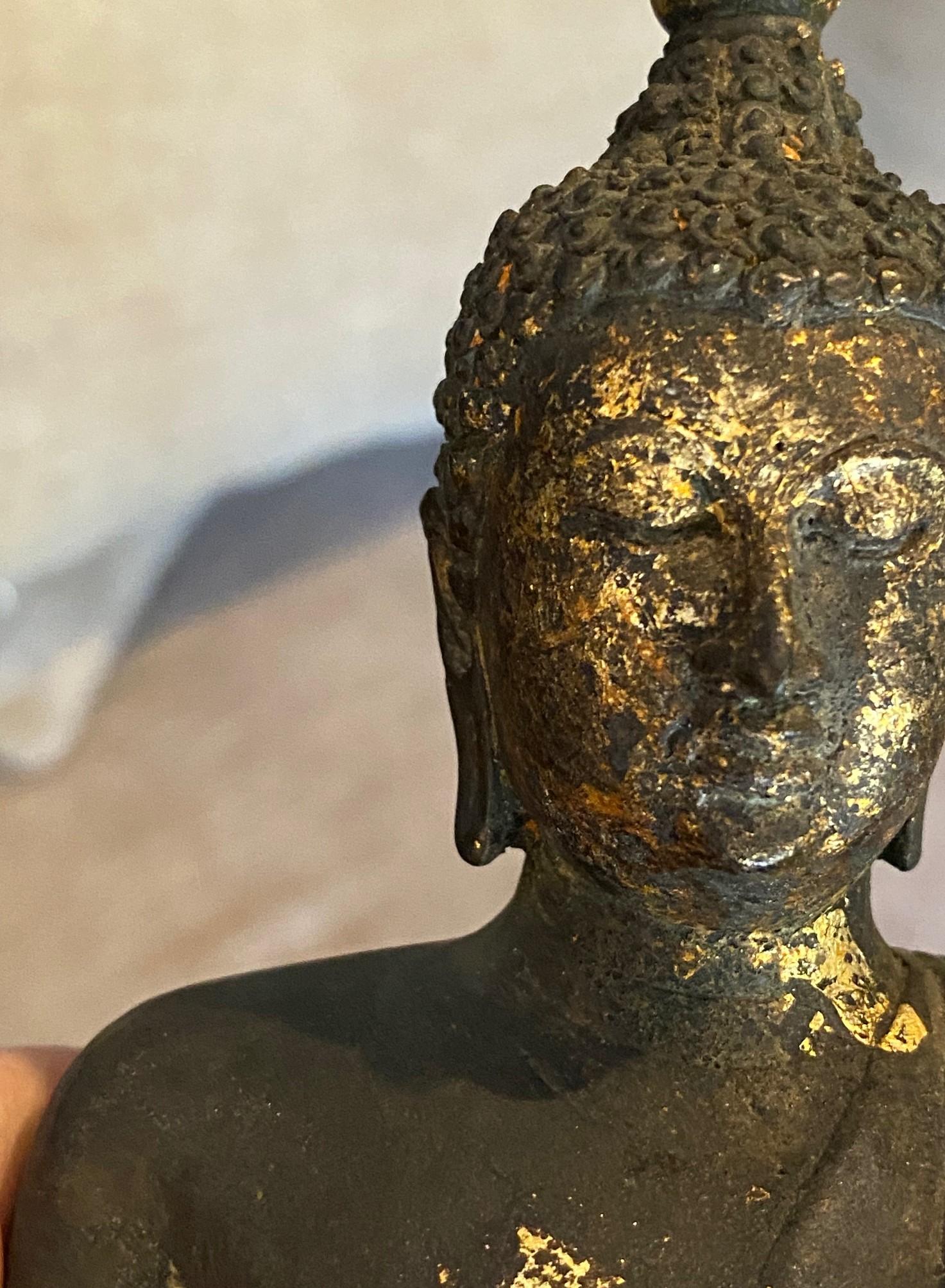Escultura Estatua Japonesa Asiática Meiji Buda Sentado Amida Nyorai Bronce y Dorado en venta 12