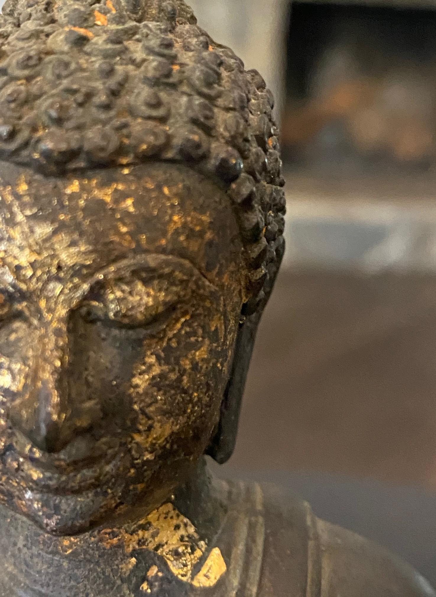 Escultura Estatua Japonesa Asiática Meiji Buda Sentado Amida Nyorai Bronce y Dorado siglo XIX en venta