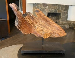 Escultura japonesa de madera natural asiática, tallada a mano, de una carpa koi, con soporte de exposición