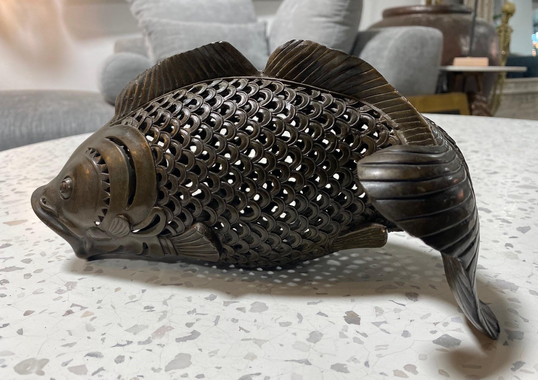 Japanese Asian Showa Period Bronze Koi Carp Fish Sculpture In Good Condition For Sale In Studio City, CA