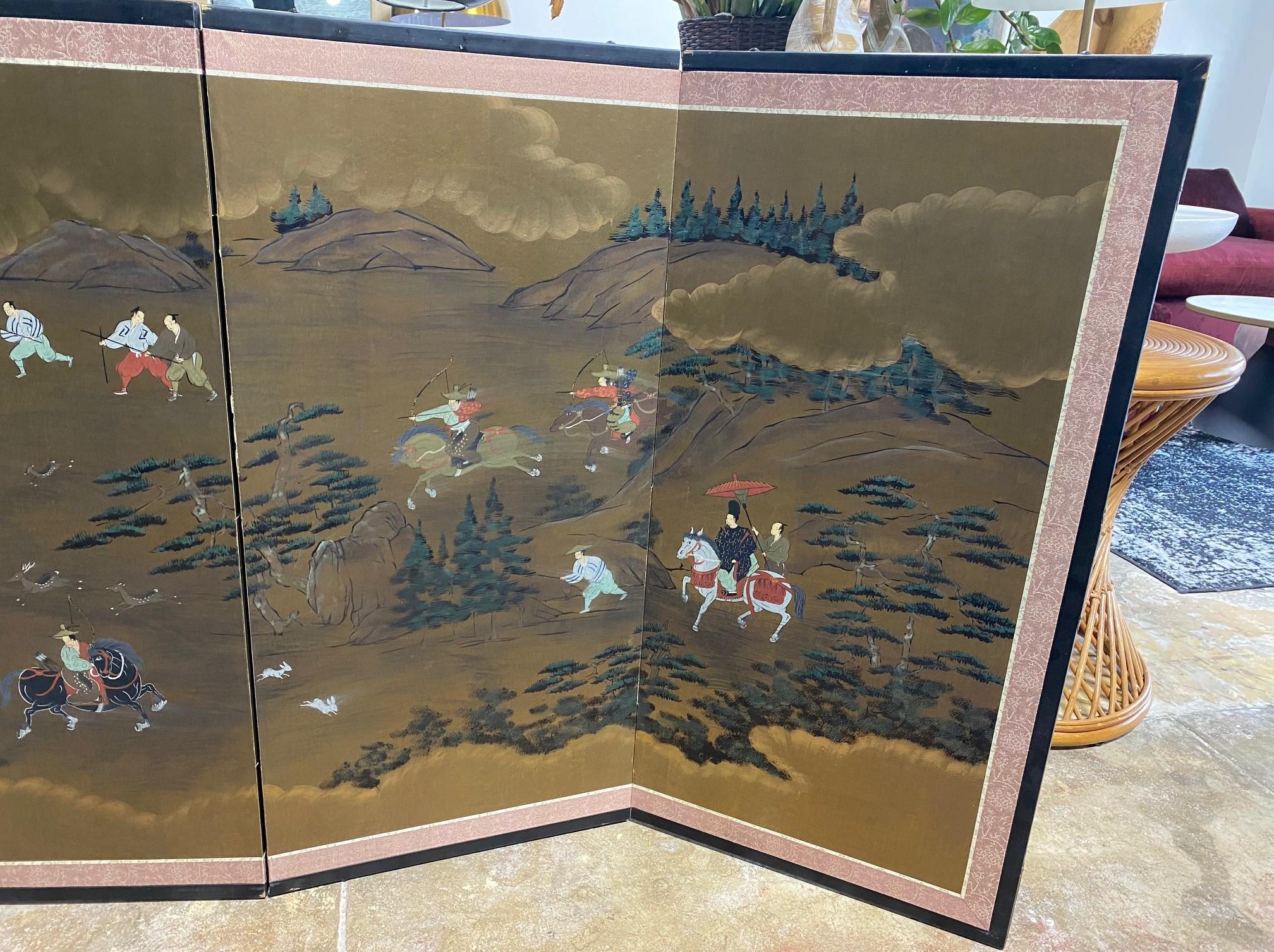 Japanisch-asiatische, signierte, vierteilige, klappbare Byobu-Raumteiler-Landschaft mit Jagdszenen (Showa) im Angebot