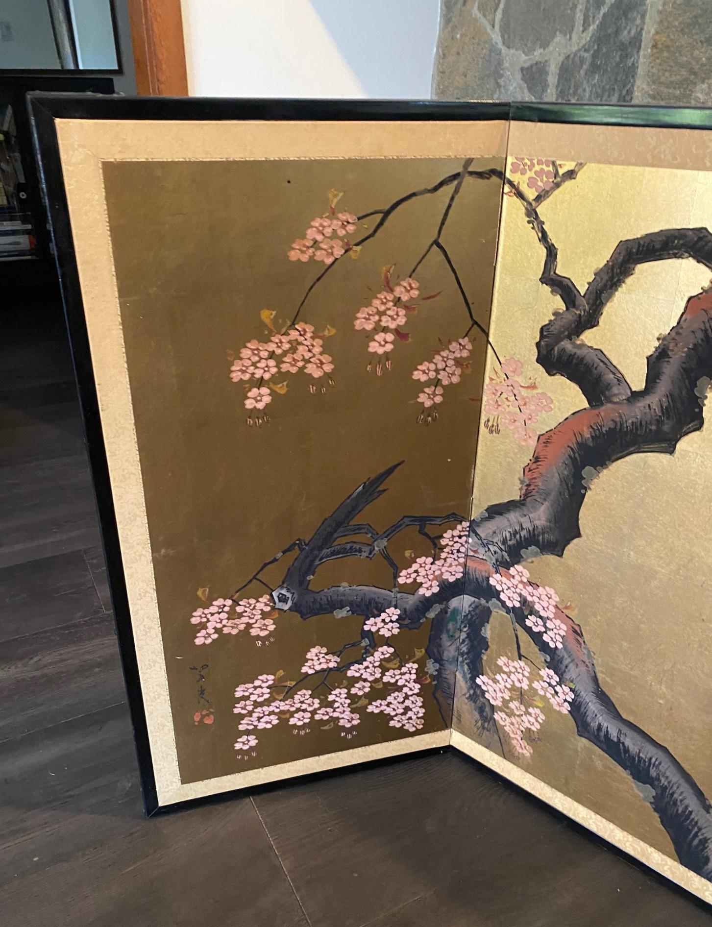 Japanisch Asiatisch Signiert Vier-Panel Folding Byobu Showa Kirschblütenbaum Bildschirm (Blattgold) im Angebot