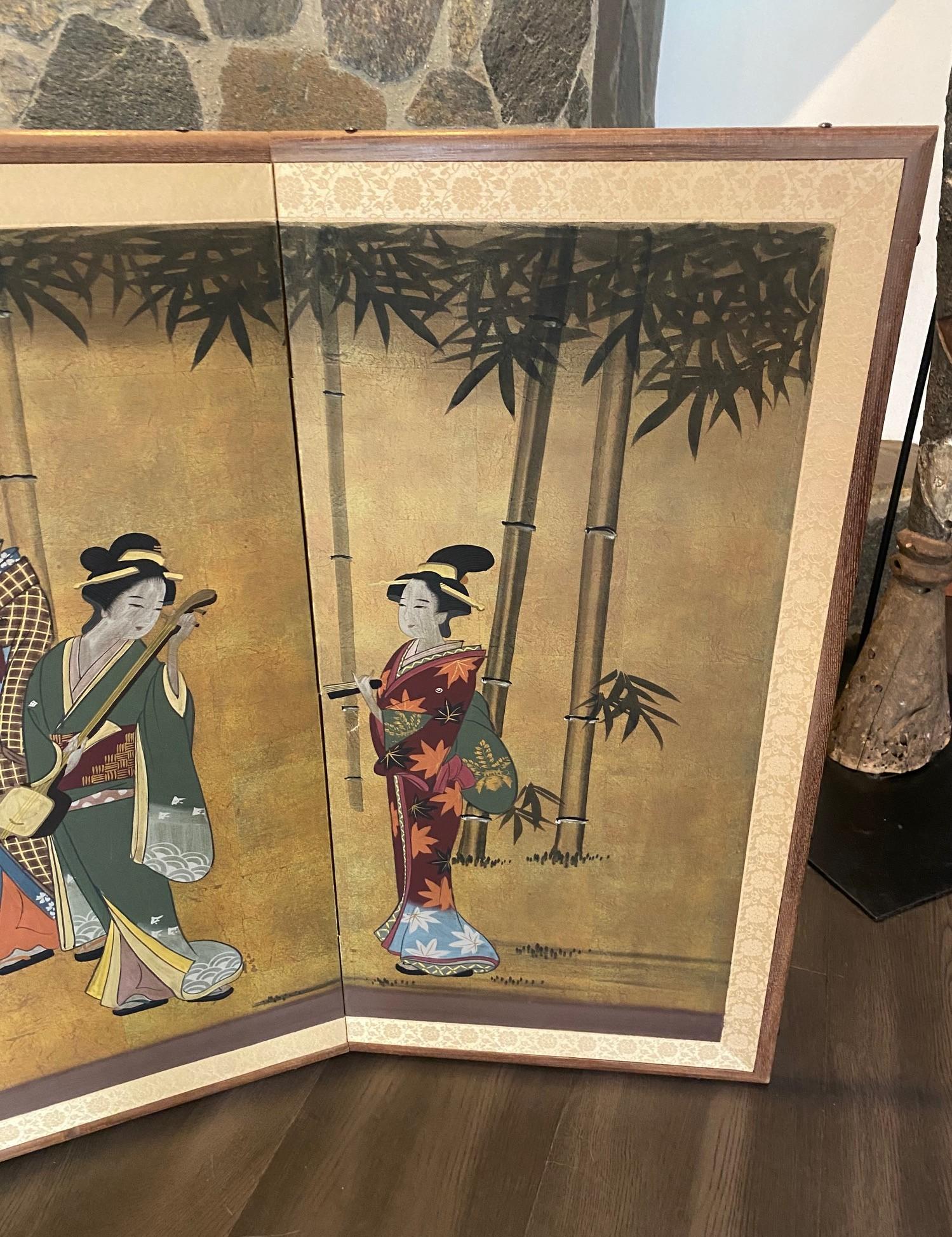 Giapponese Japanese Asian Signed Four-Panel Folding Byobu Showa Screen of Performing Geisha in vendita