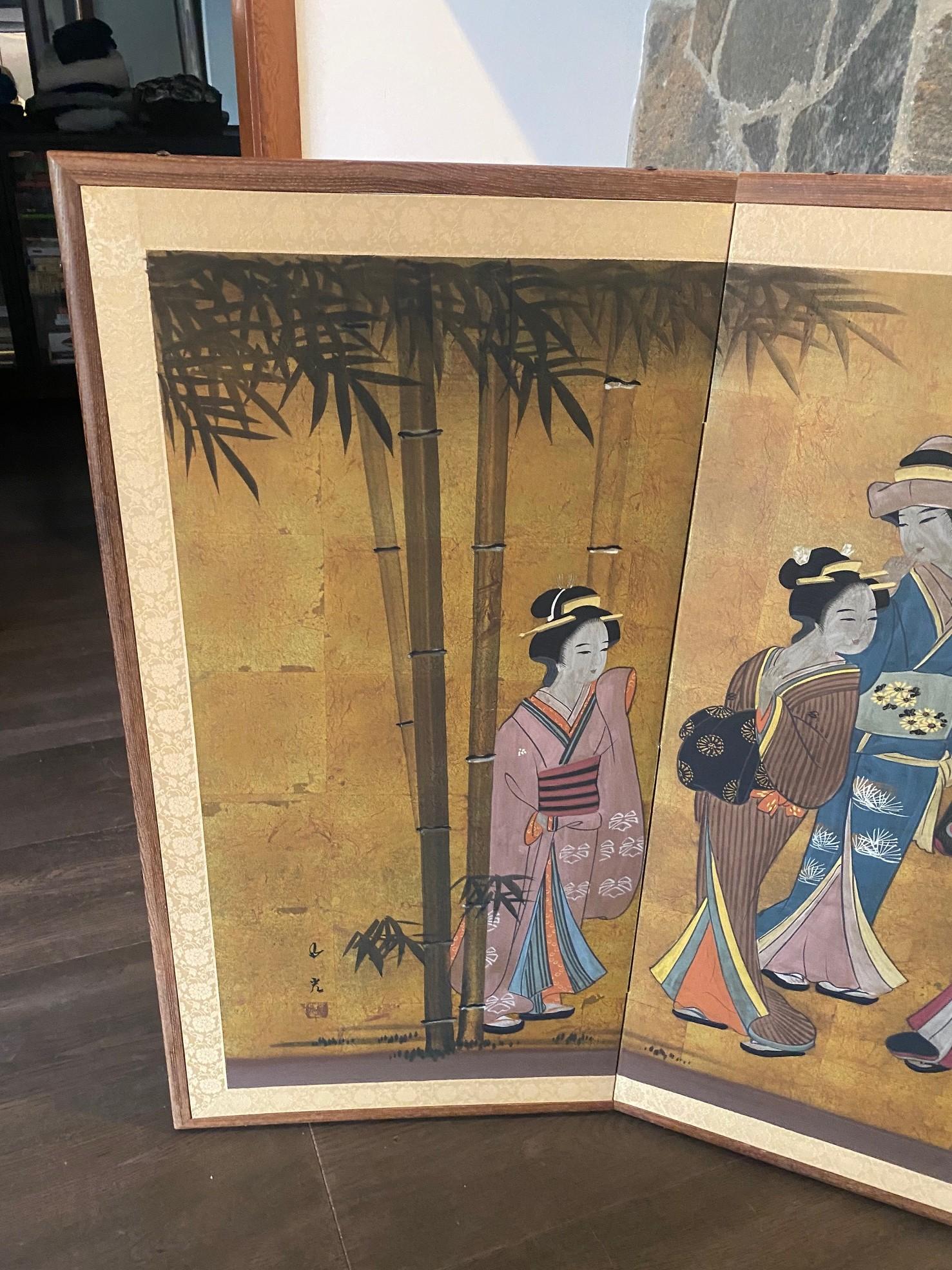 XX secolo Japanese Asian Signed Four-Panel Folding Byobu Showa Screen of Performing Geisha in vendita