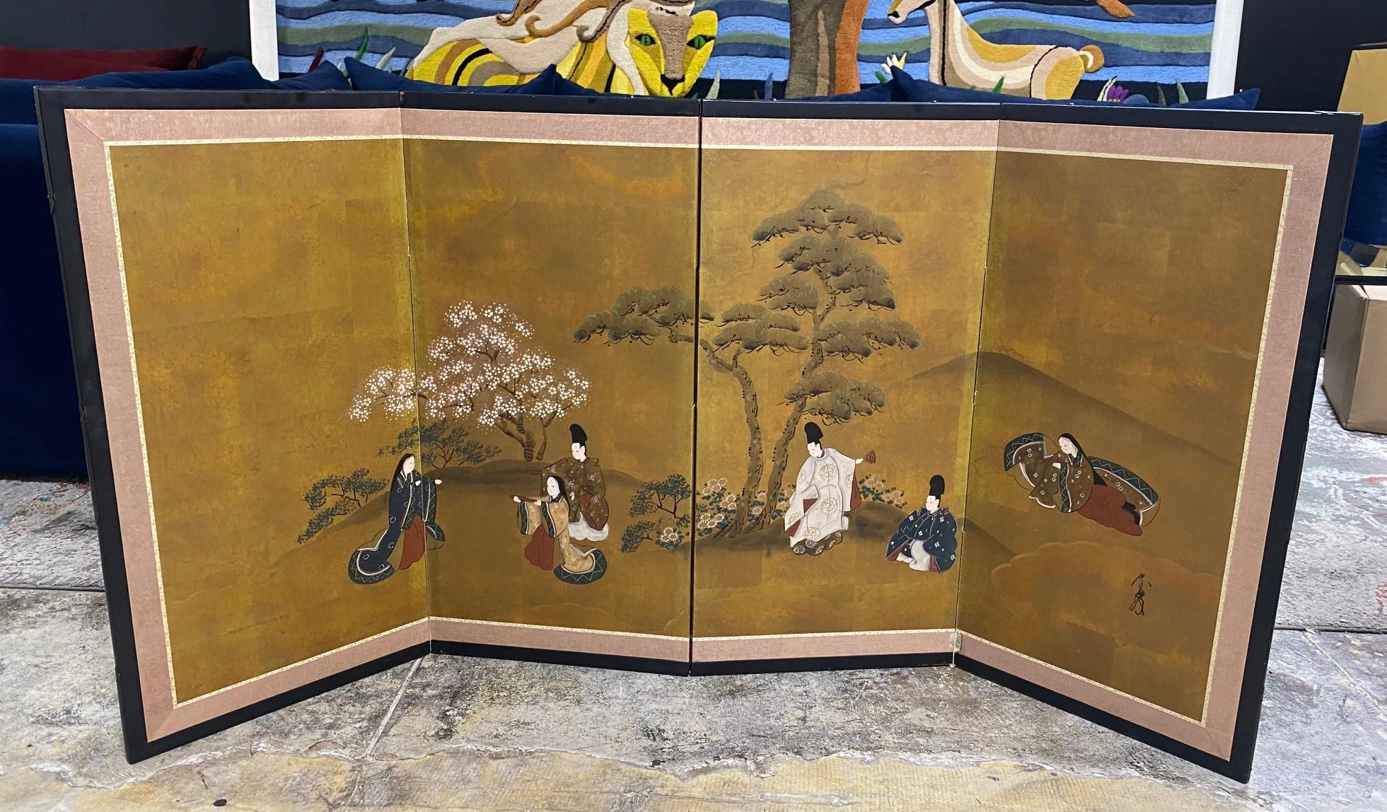 Precioso biombo japonés Byobu de cuatro paneles que representa una escena de la narración clásica japonesa 