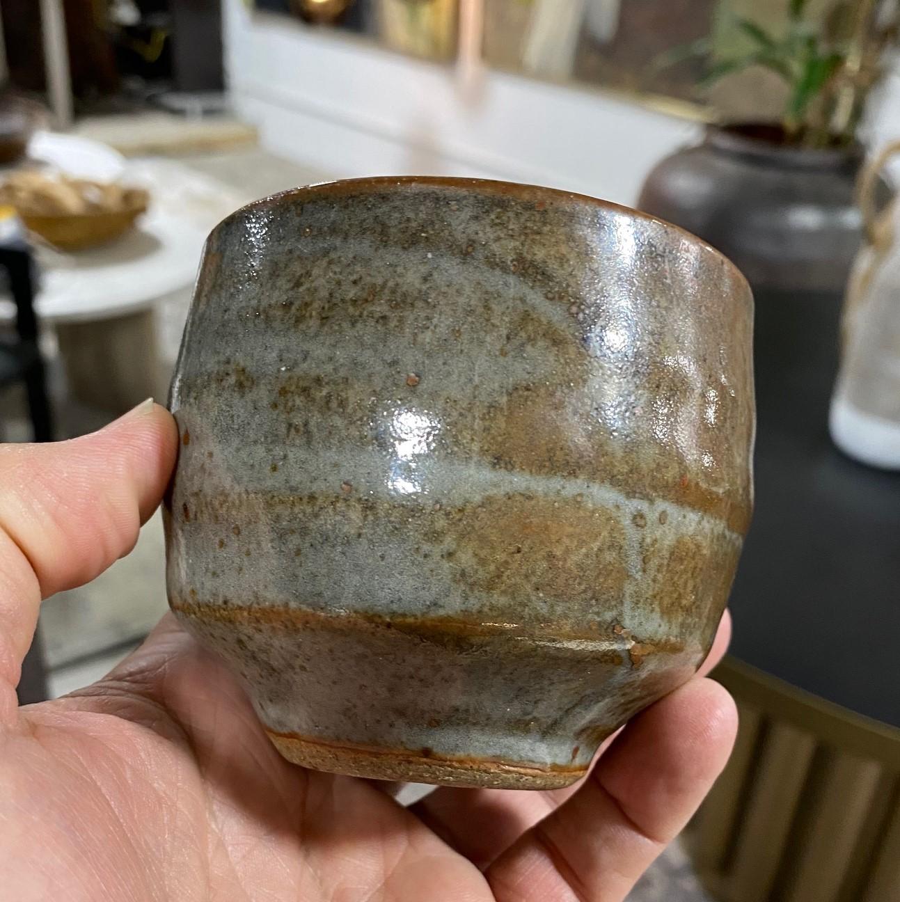 Tasse à thé japonaise asiatique en céramique émaillée signée Wabi-Sabi Yunomi, art populaire en vente 6