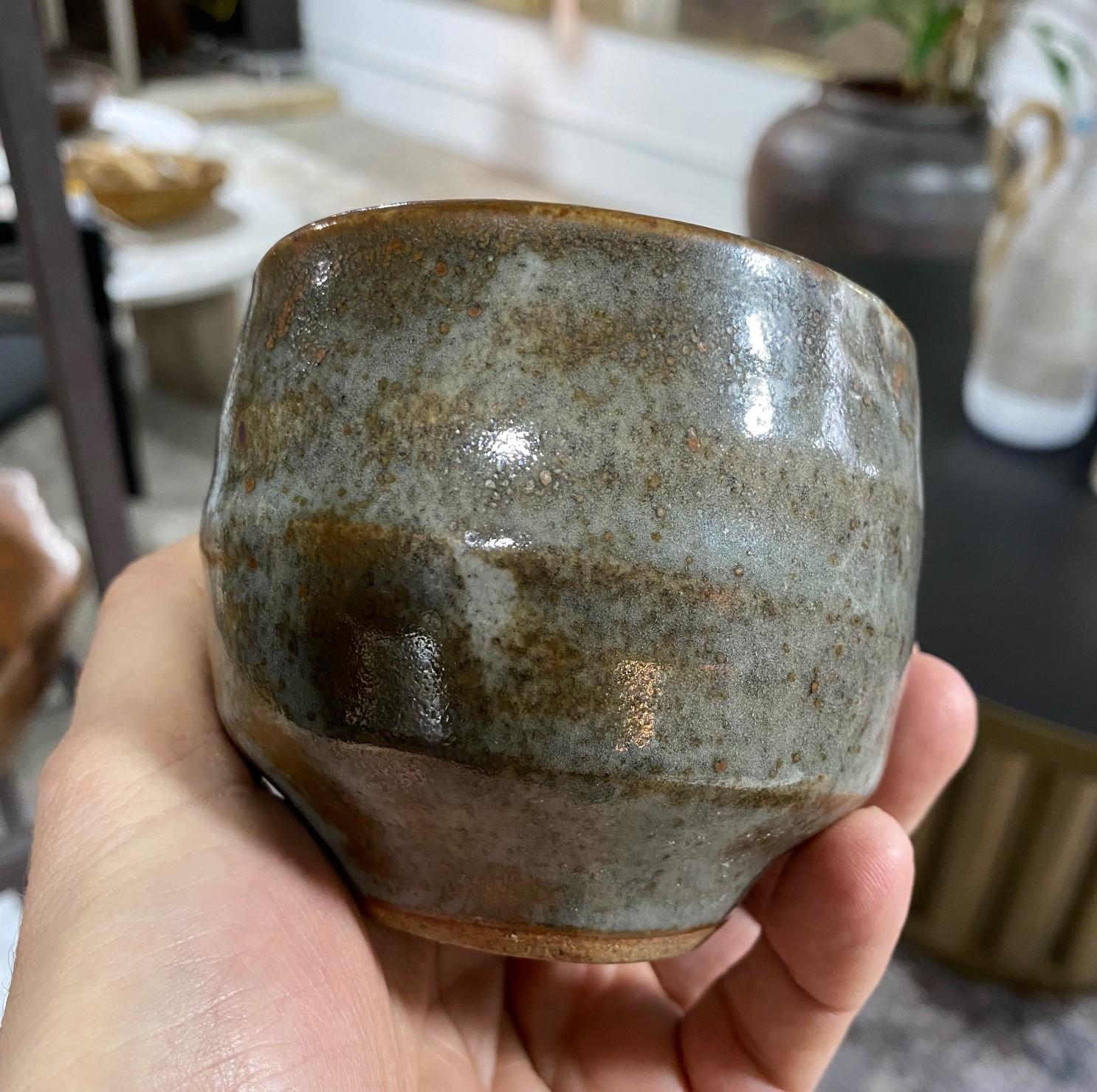 Japanese Asian Signed Glazed Pottery Ceramic Folk Art Wabi-Sabi Yunomi Teacup For Sale 9