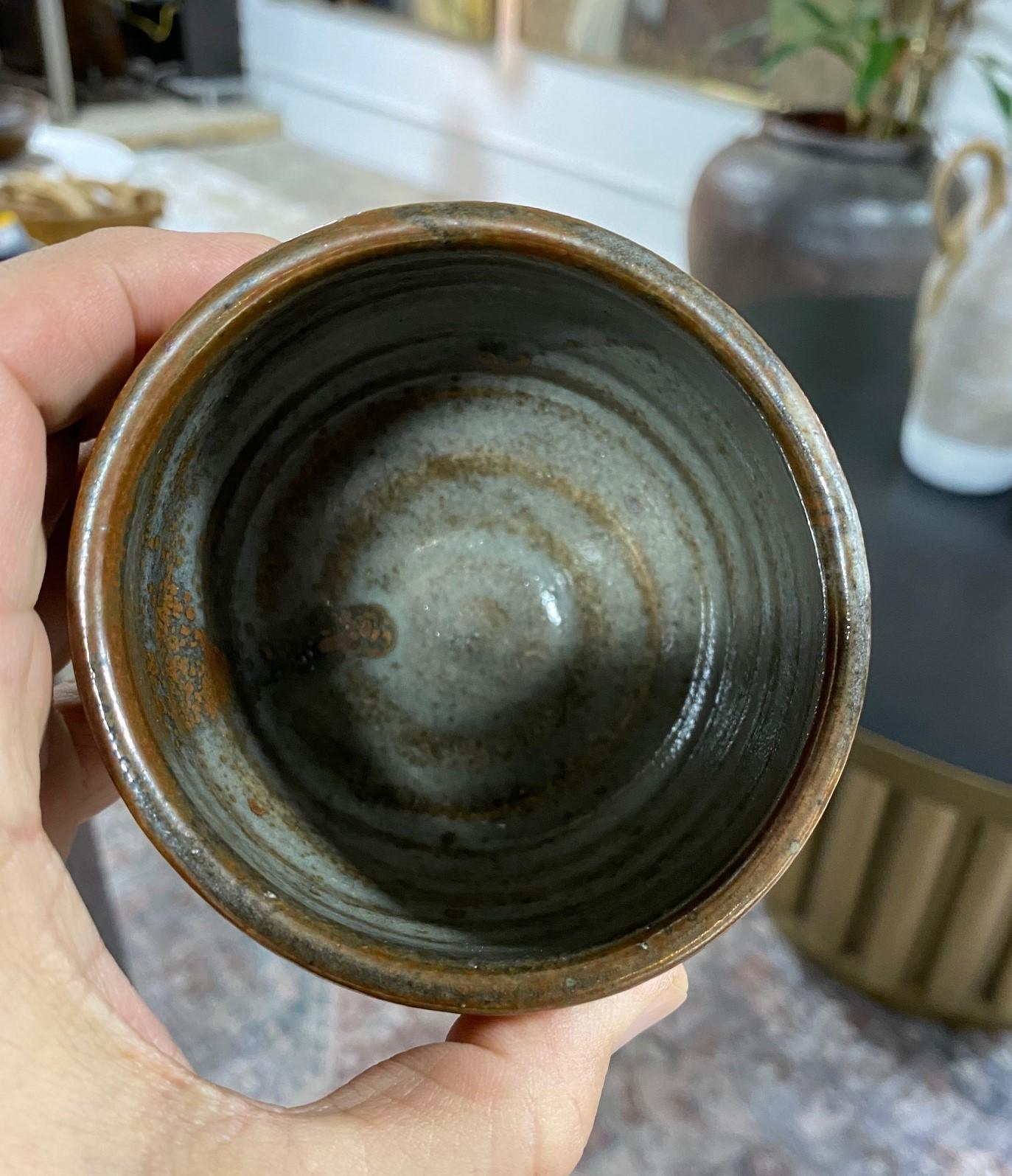 Japanese Asian Signed Glazed Pottery Ceramic Folk Art Wabi-Sabi Yunomi Teacup For Sale 11