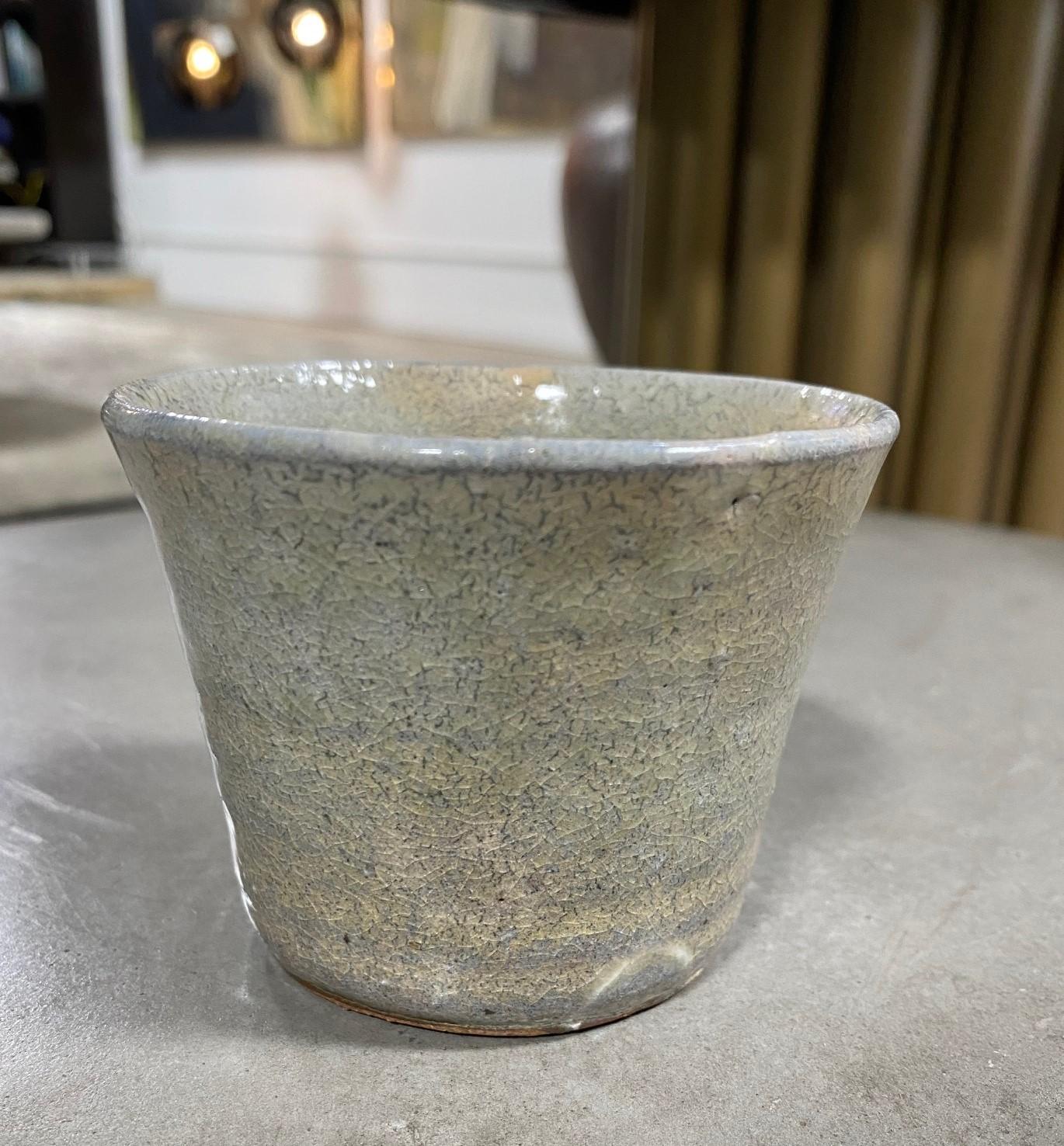 Showa Tasse à thé japonaise asiatique en céramique émaillée signée Wabi-Sabi Yunomi, art populaire en vente