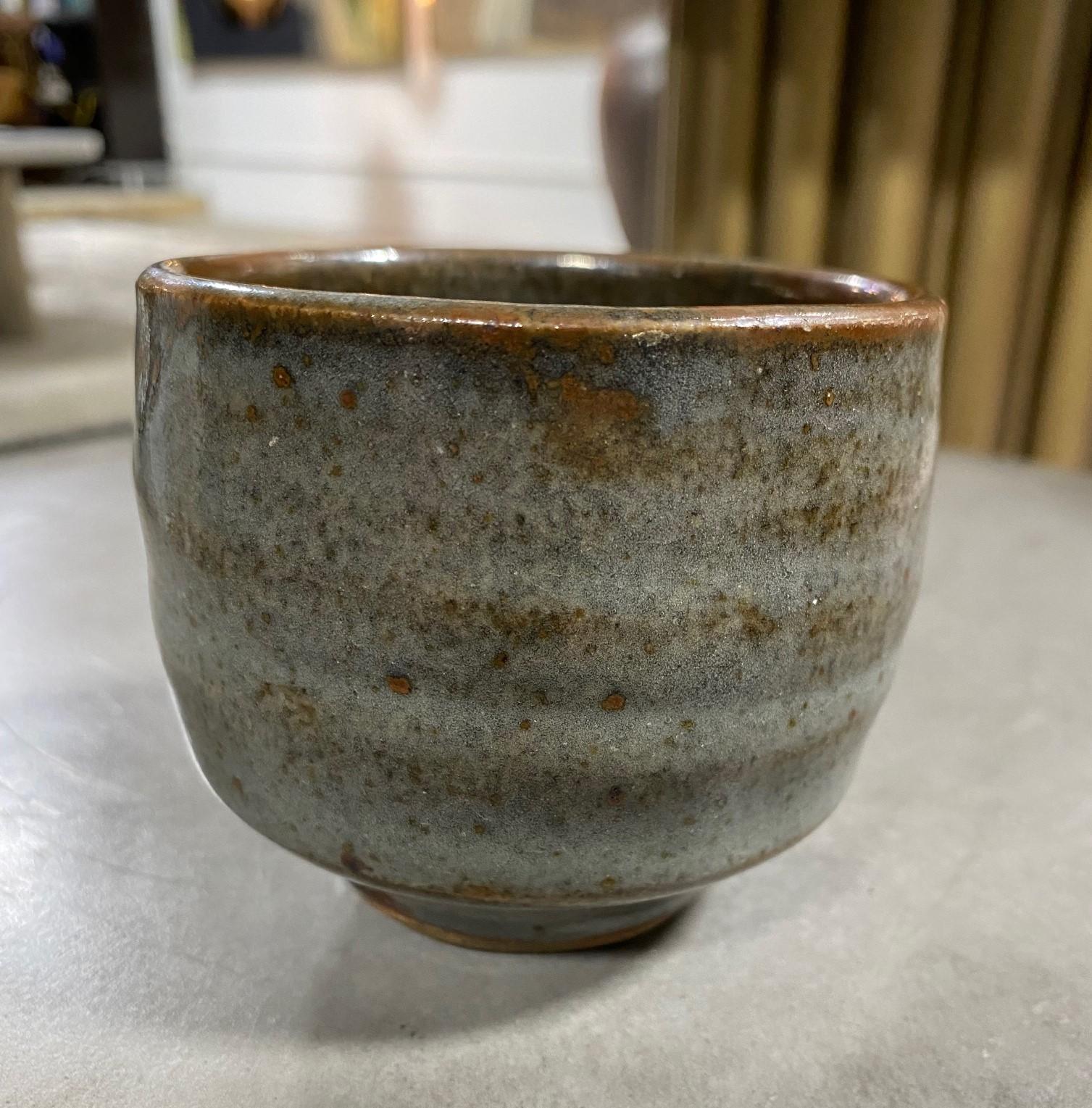Showa Japanese Asian Signed Glazed Pottery Ceramic Folk Art Wabi-Sabi Yunomi Teacup For Sale