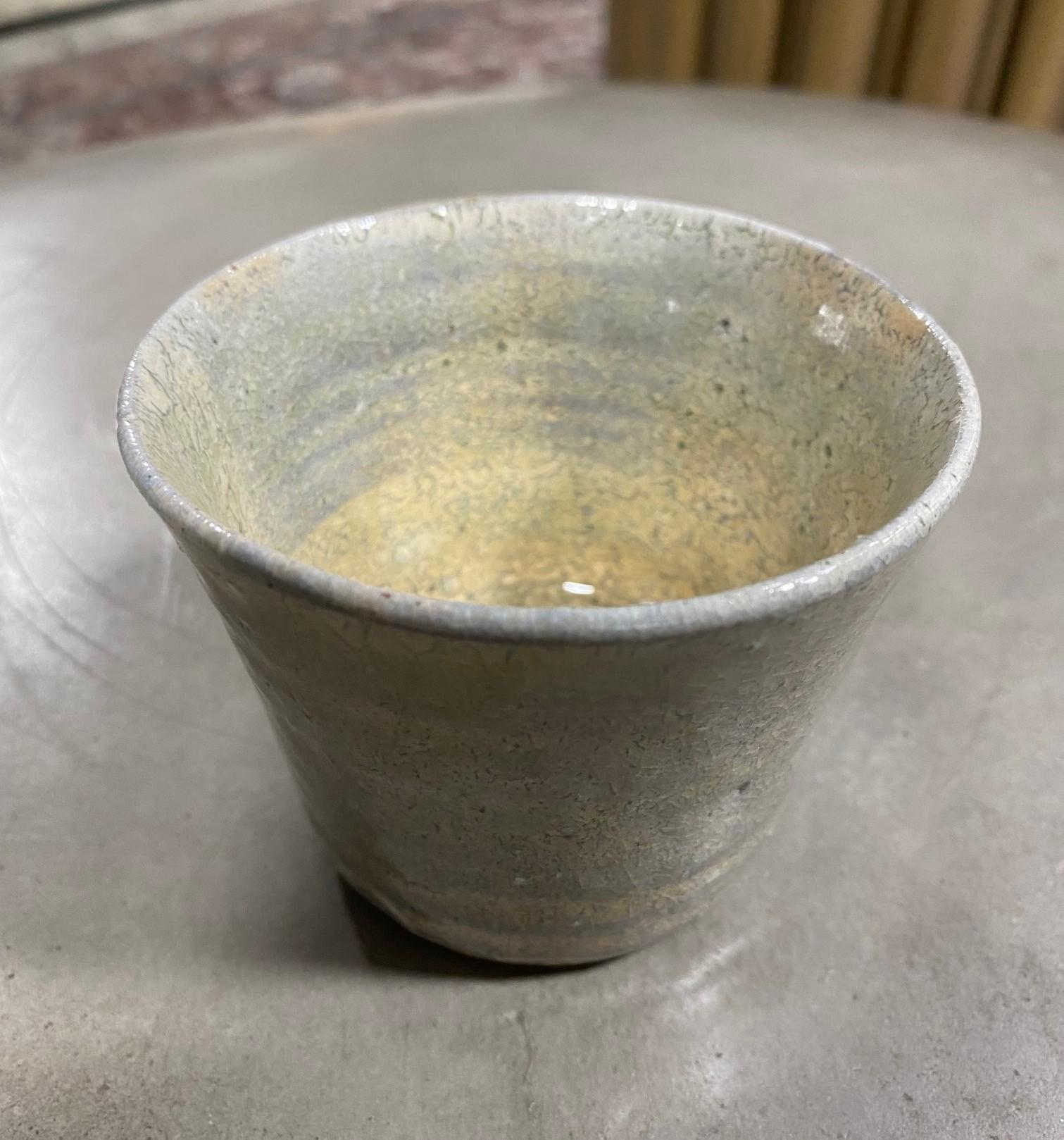 Japanese Asian Signed Glazed Pottery Ceramic Folk Art Wabi-Sabi Yunomi Teacup In Good Condition For Sale In Studio City, CA