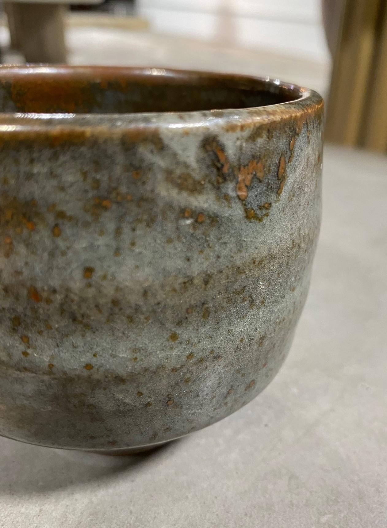 Japanese Asian Signed Glazed Pottery Ceramic Folk Art Wabi-Sabi Yunomi Teacup For Sale 2