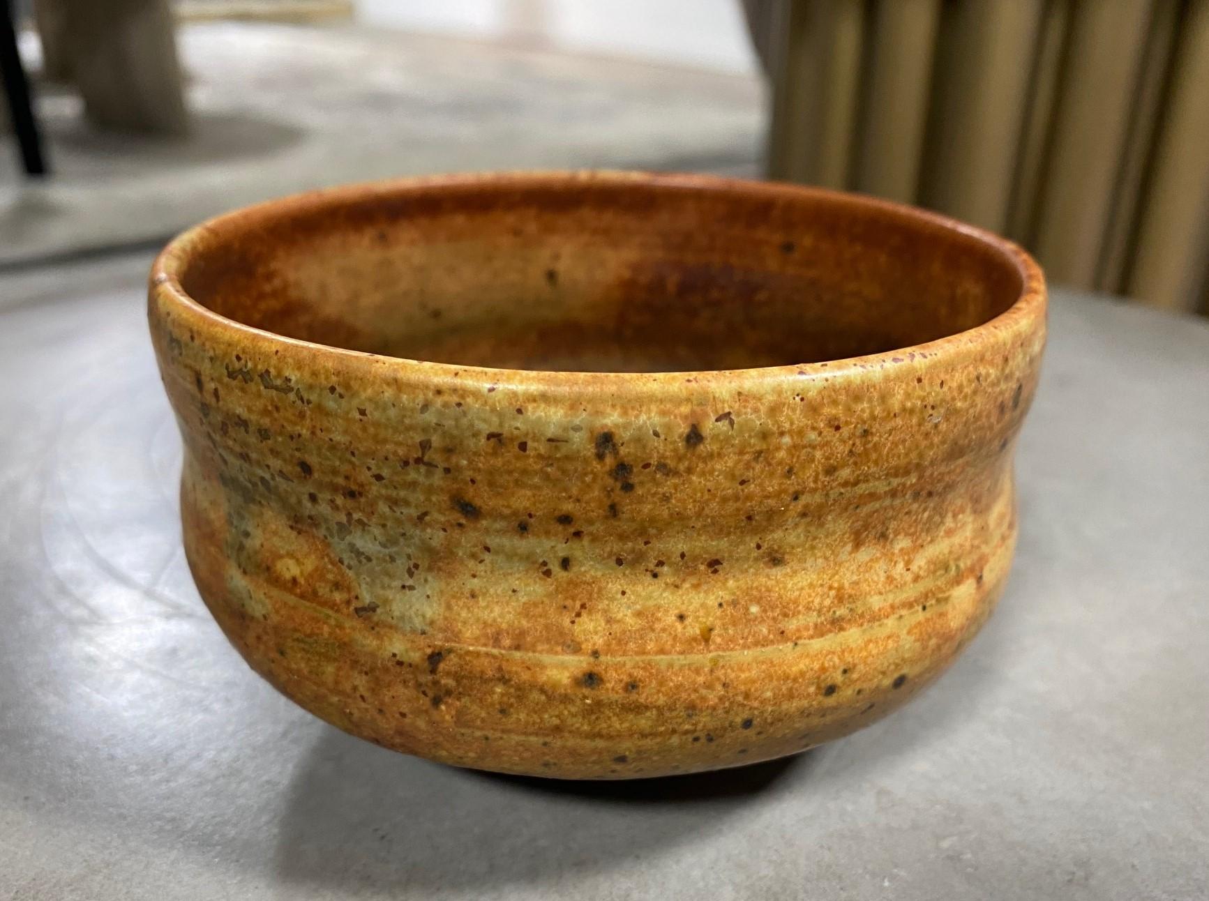 Showa Japanese Asian Signed Studio Pottery Wabi-Sabi Ceramic Glazed Chawan Tea Bowl For Sale