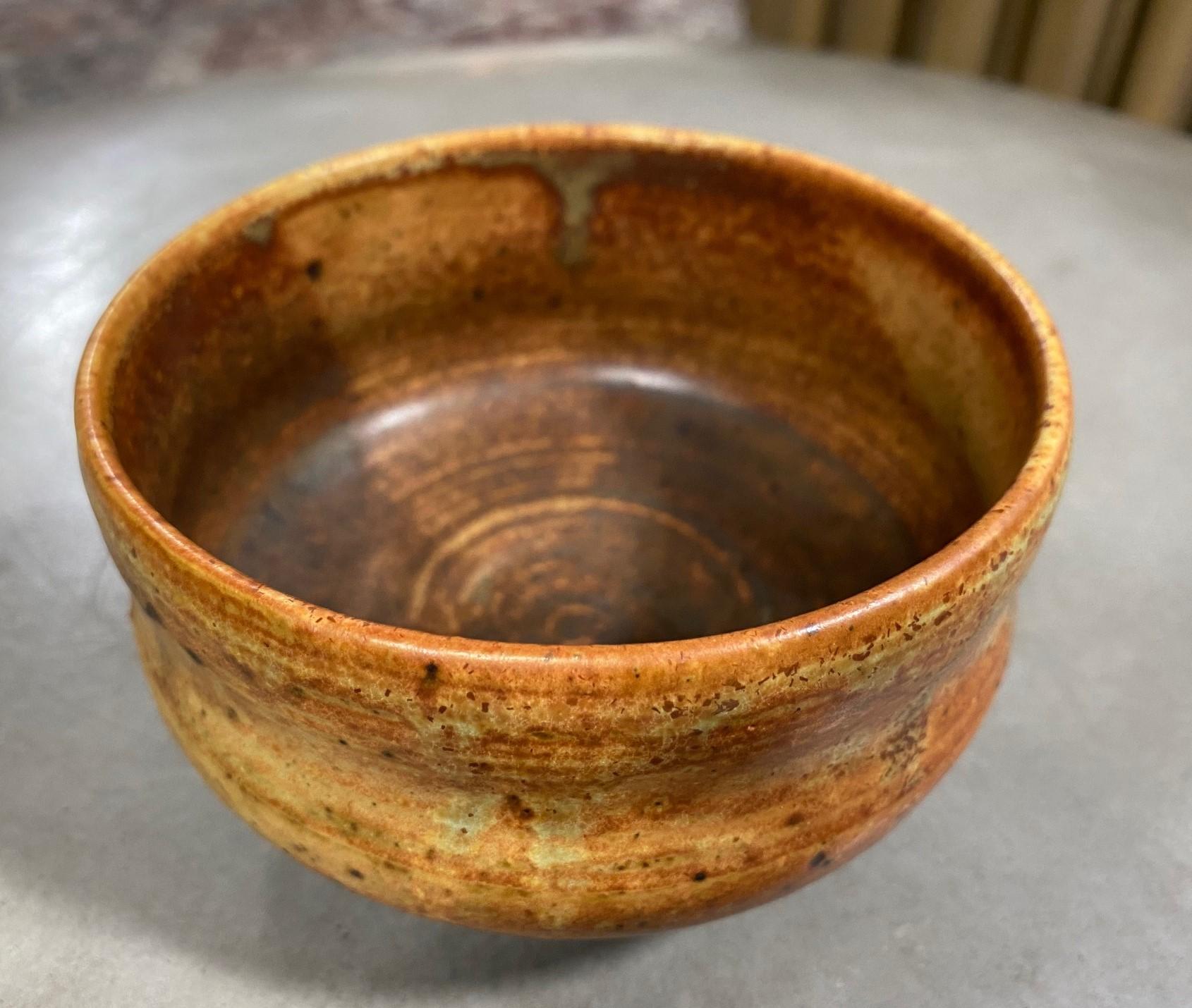 Japanese Asian Signed Studio Pottery Wabi-Sabi Ceramic Glazed Chawan Tea Bowl In Good Condition For Sale In Studio City, CA