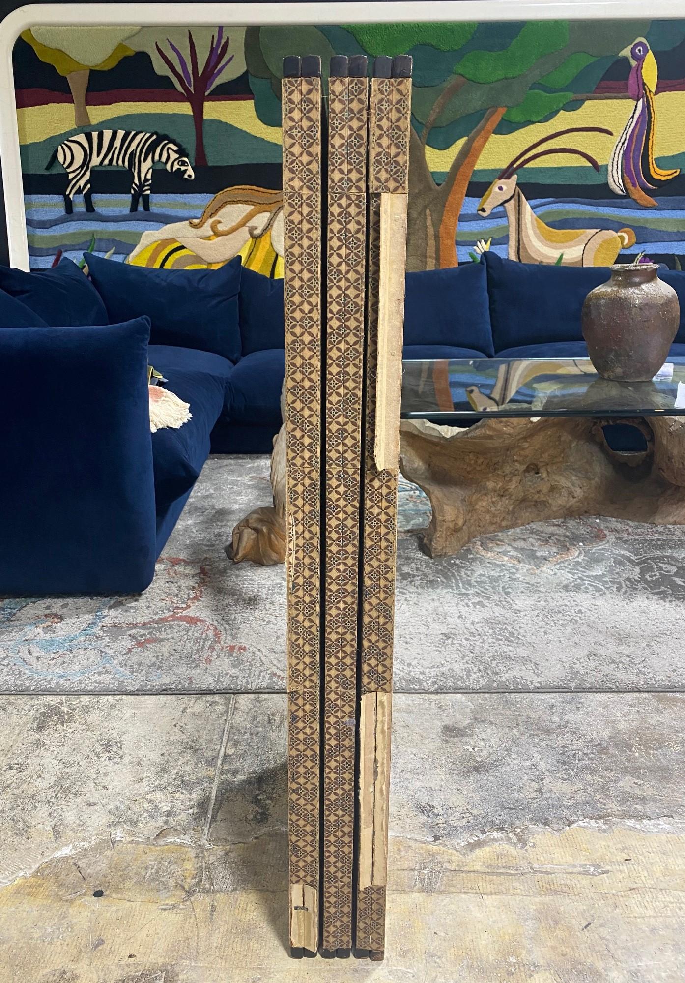 Biombo japonés asiático de seis paneles plegable Byobu Puente de paisaje terrestre con flores de lirio en venta 11