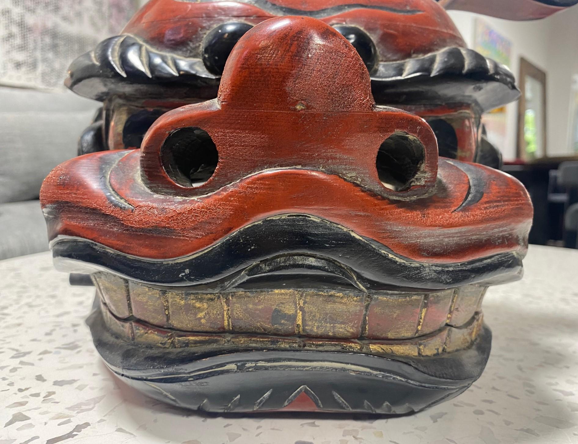 Japanische asiatische Shi Shishi Mai Löwe Tanz Gashira Noh Maske-Skulptur aus Holz (Handgefertigt) im Angebot