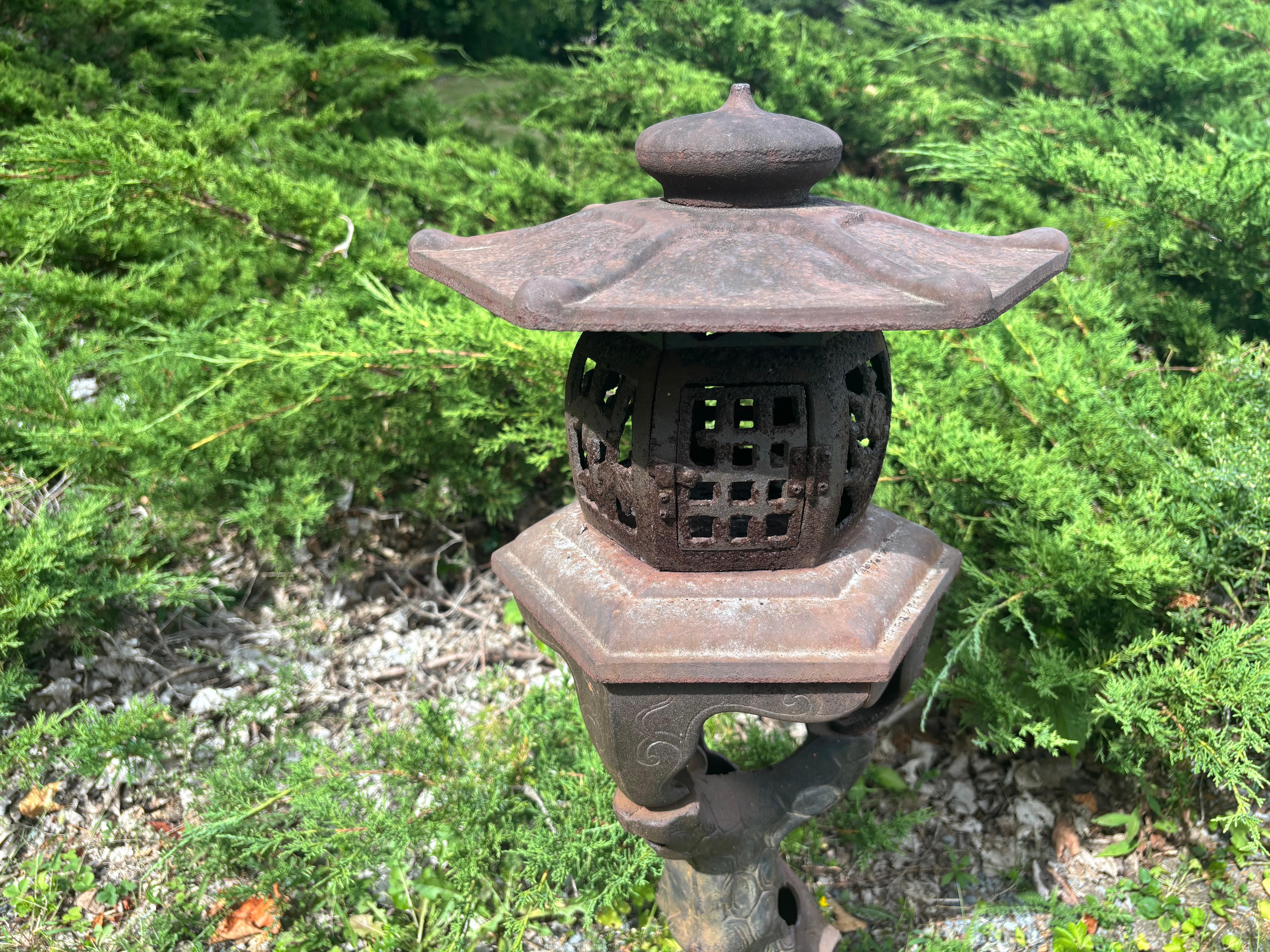 Japanese Authentic Old Garden Tree Lantern With Excellent Details For Sale 3