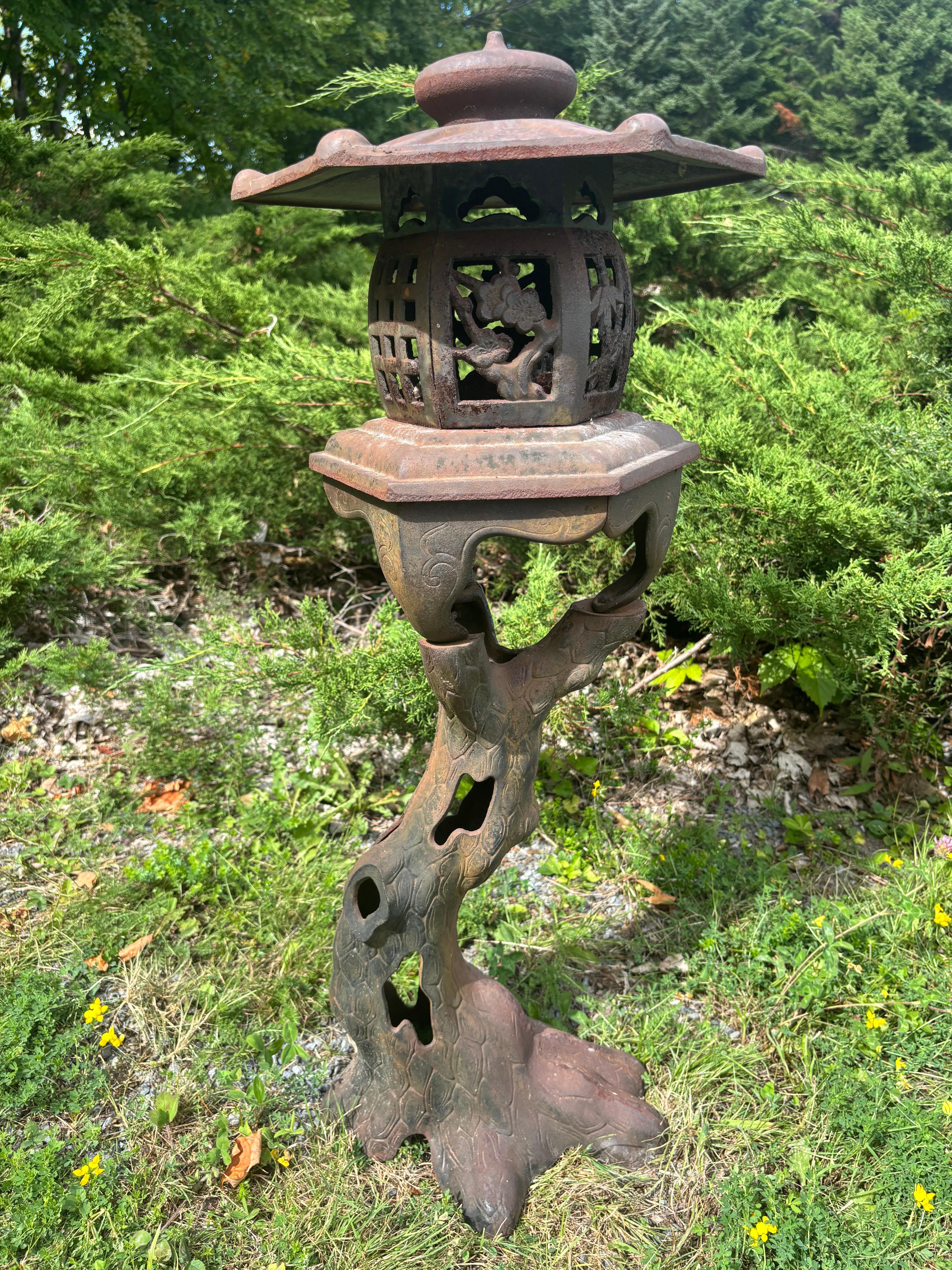 Showa Japanese Authentic Old Garden Tree Lantern With Excellent Details For Sale