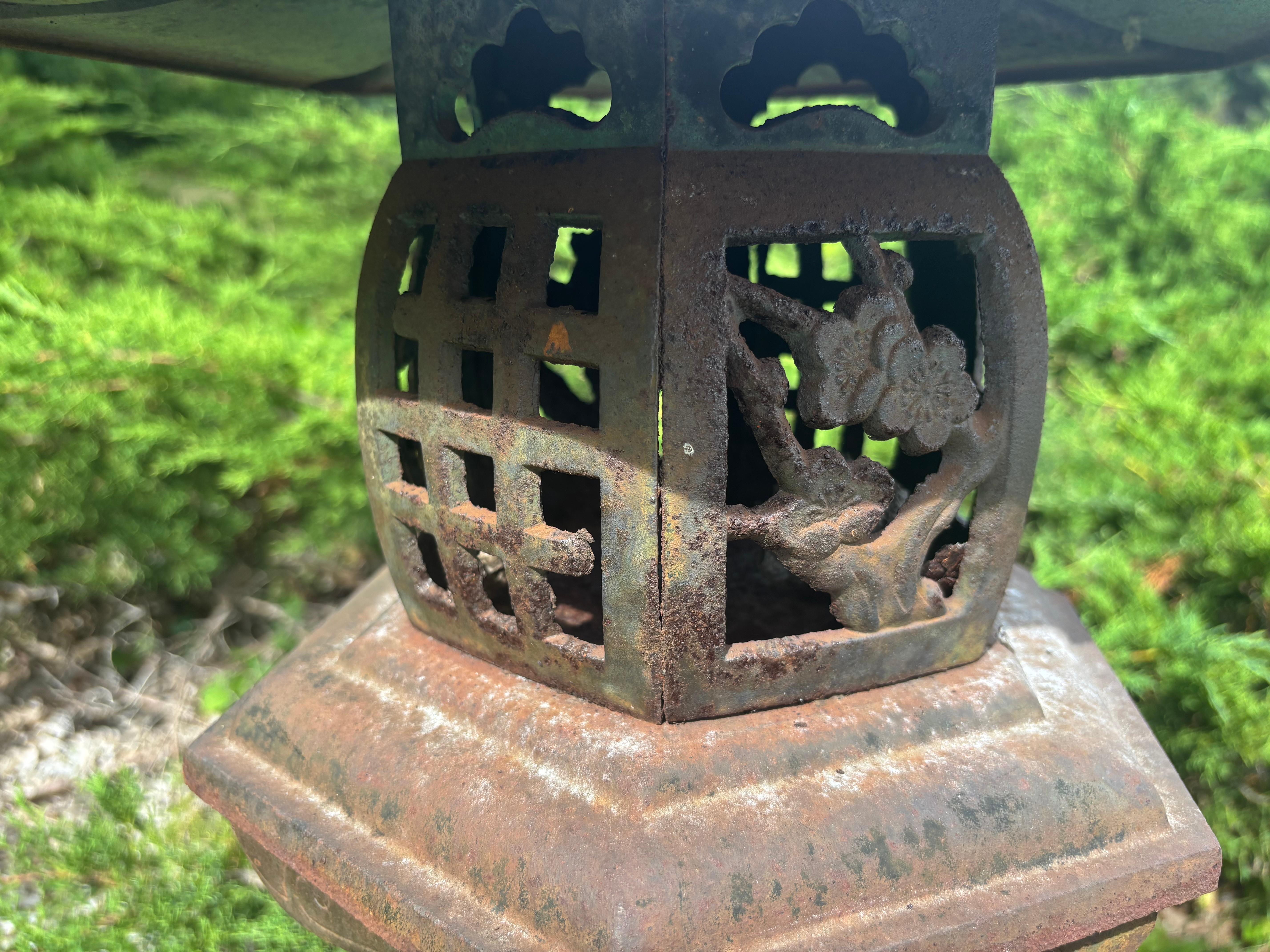 Japanese Authentic Old Garden Tree Lantern With Excellent Details For Sale 1