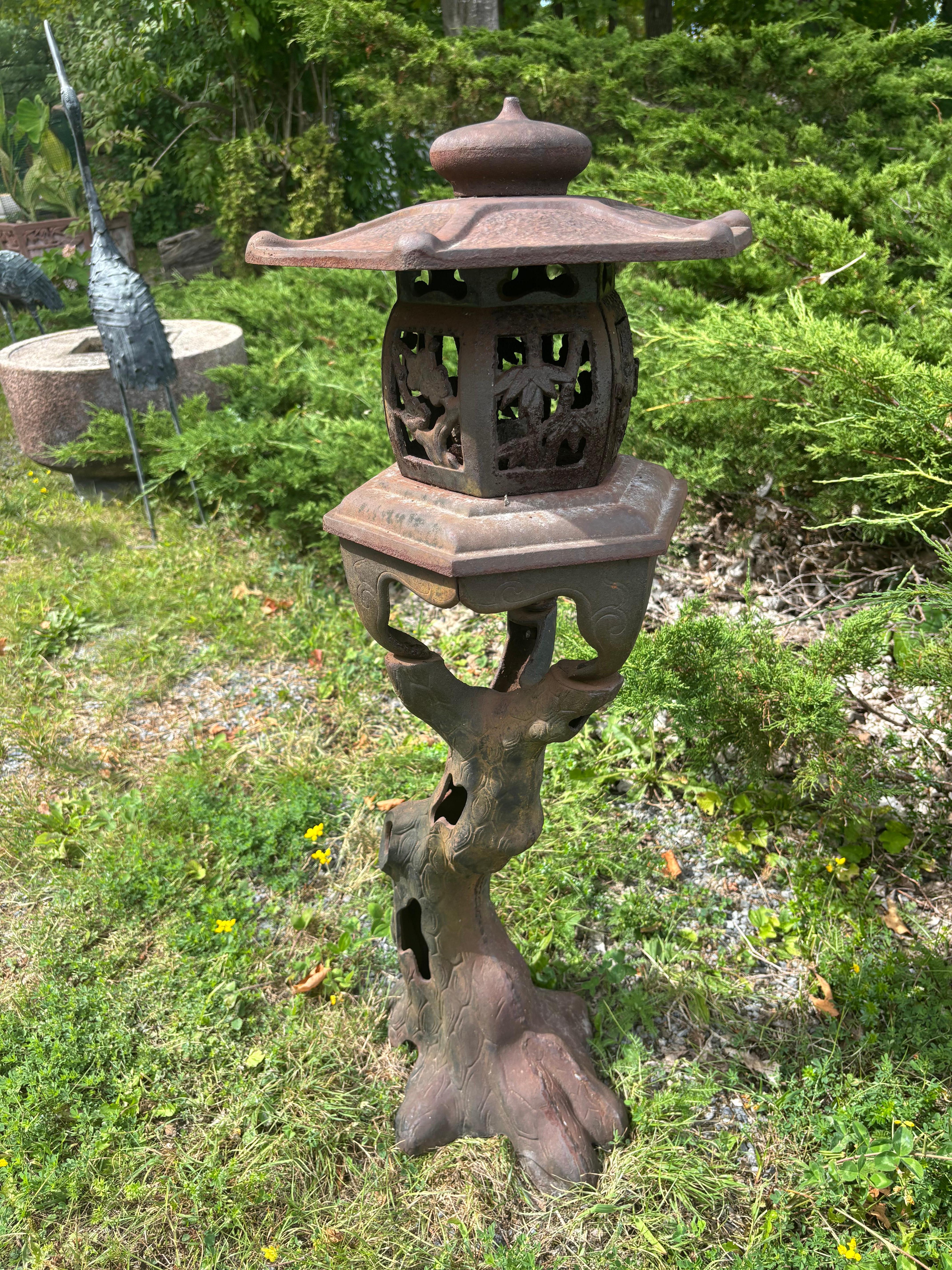 Japanese Authentic Old Garden Tree Lantern With Excellent Details For Sale 2