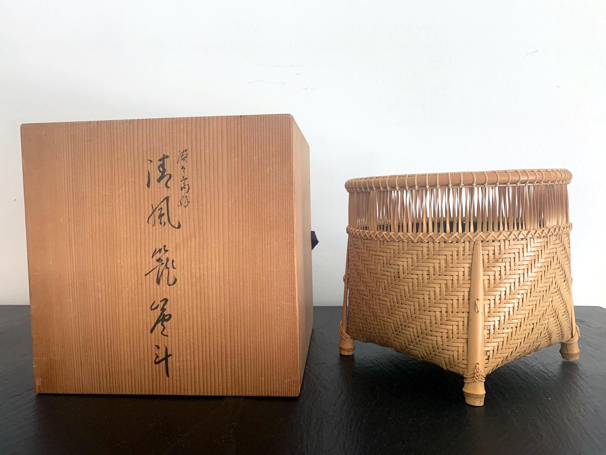 A handwoven bamboo basket by Japanese bamboo artist Higashi Takesonosai (1915-2003), in the form of a traditional rice container. It was woven with thin bamboo strips in a diagonal twill plaiting for the lower body and twisted thousand-line