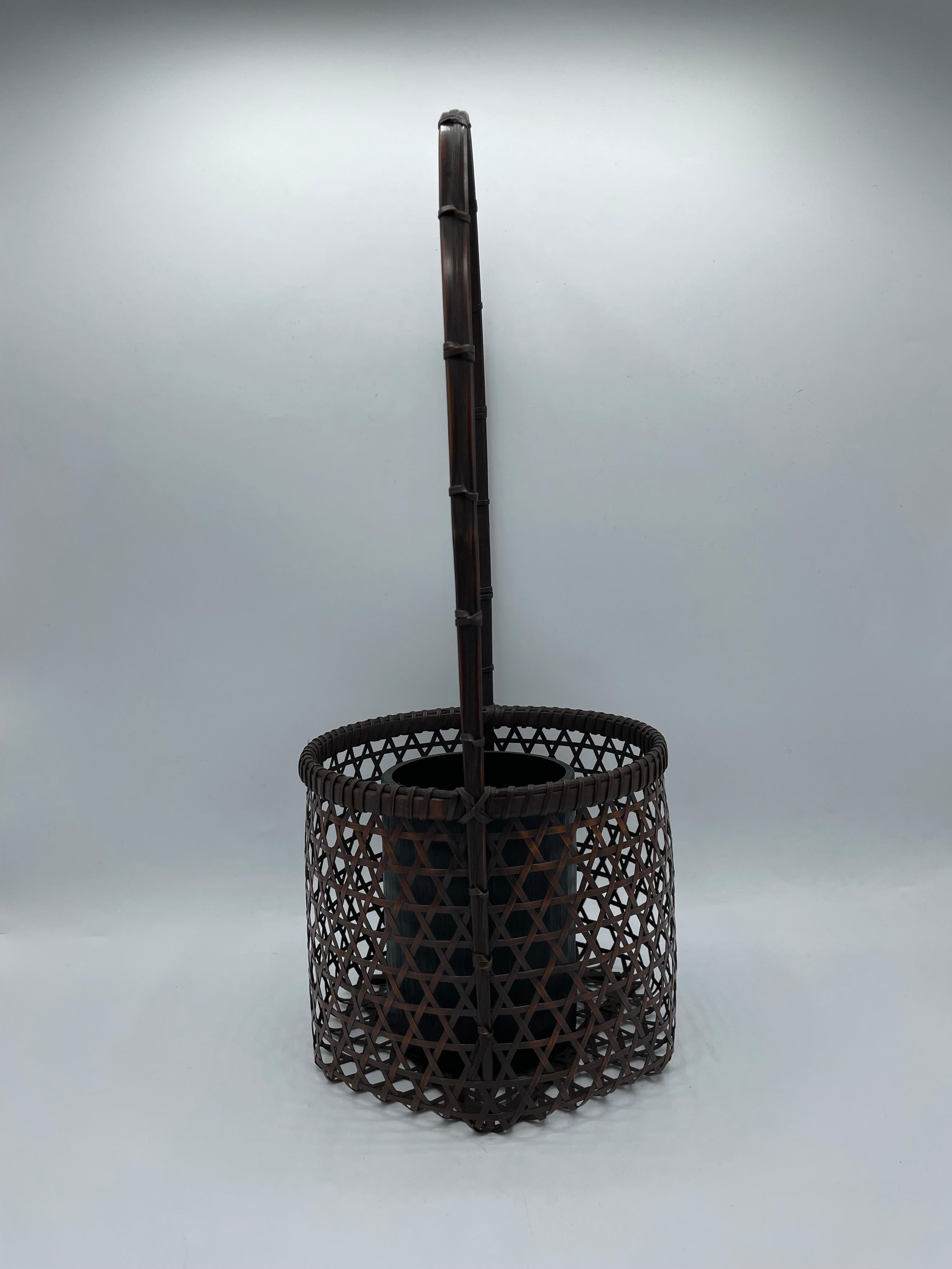 This is a bamboo basket which made around 1970s in Japan.
It was made by an artist called 'Kikusen'. His signature is carved on the bottom of this basket. His artist name is Kikusen Edodaikagura.
This can be used as basket and also flower vase.
This