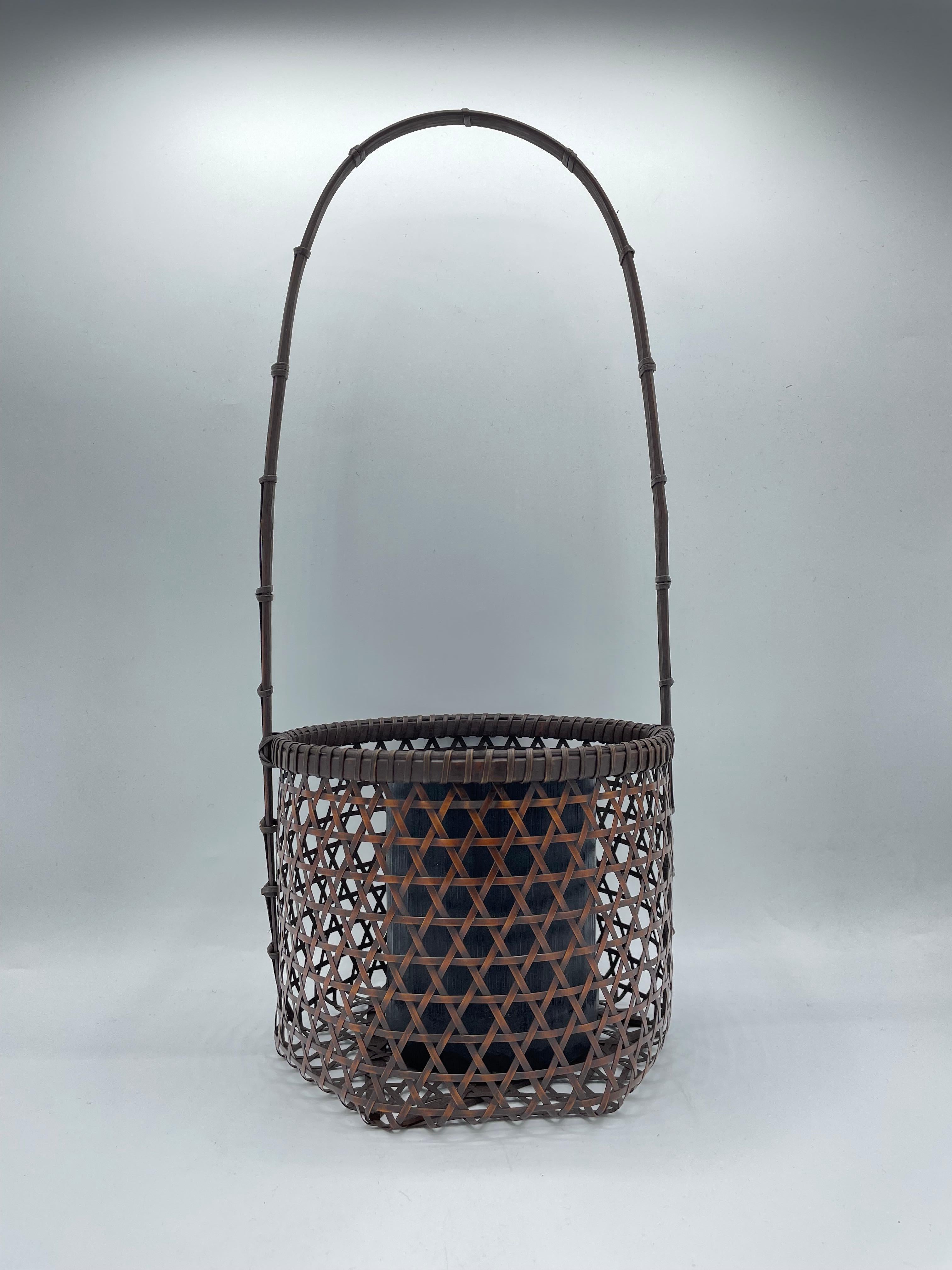 Japanese Bamboo Basket Flower Vase 'Kikusen' 1970s In Good Condition For Sale In Paris, FR