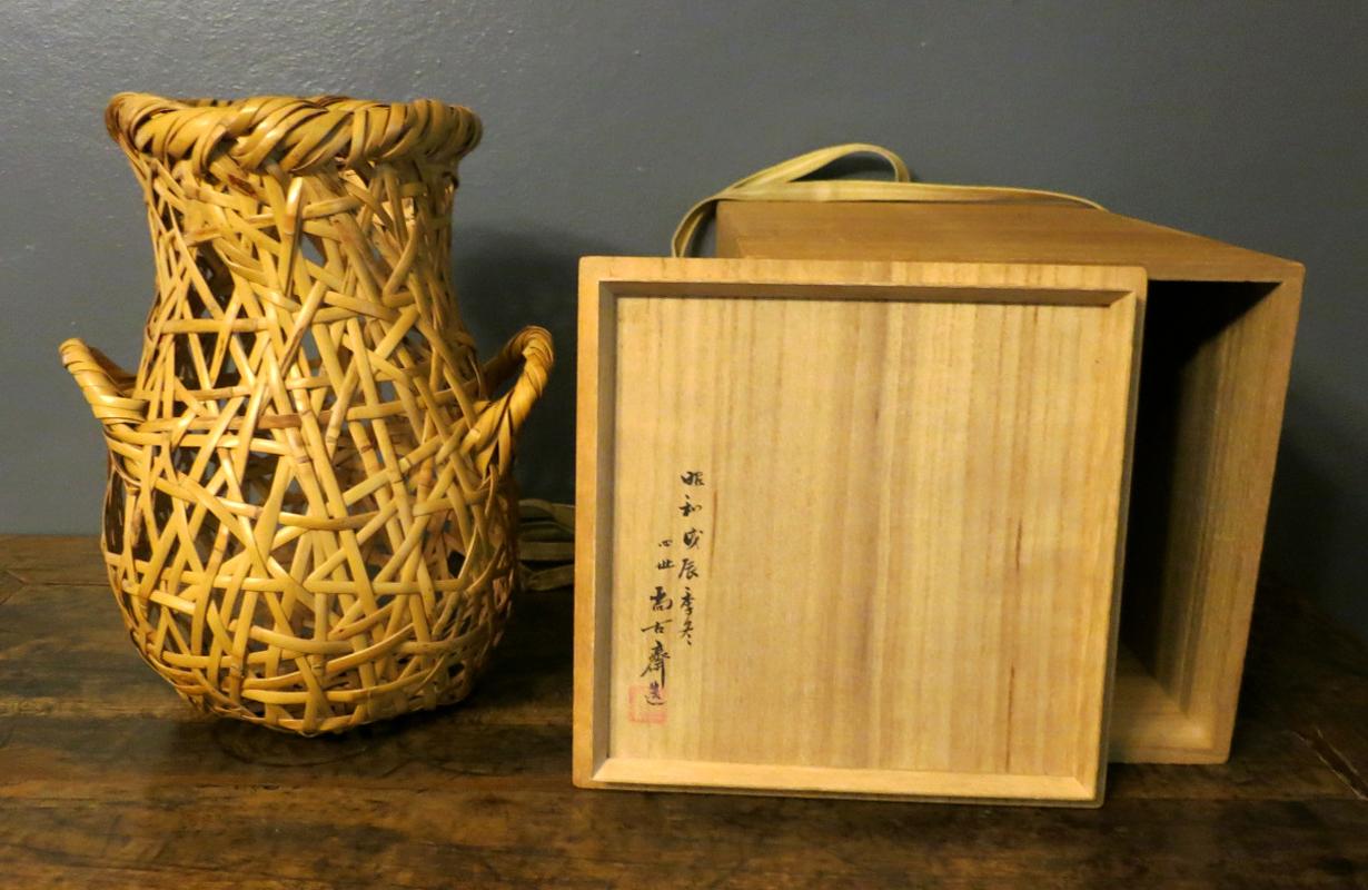 A lovely Japanese bamboo basket by Hayakawa Shokosai IV, the fourth generation of the Shokosai lineage, one of the best known in the Japanese Bamboo art. The basket was made in irregular plaiting using Phoenix Tail Bamboo (Bambusa multiplex), a