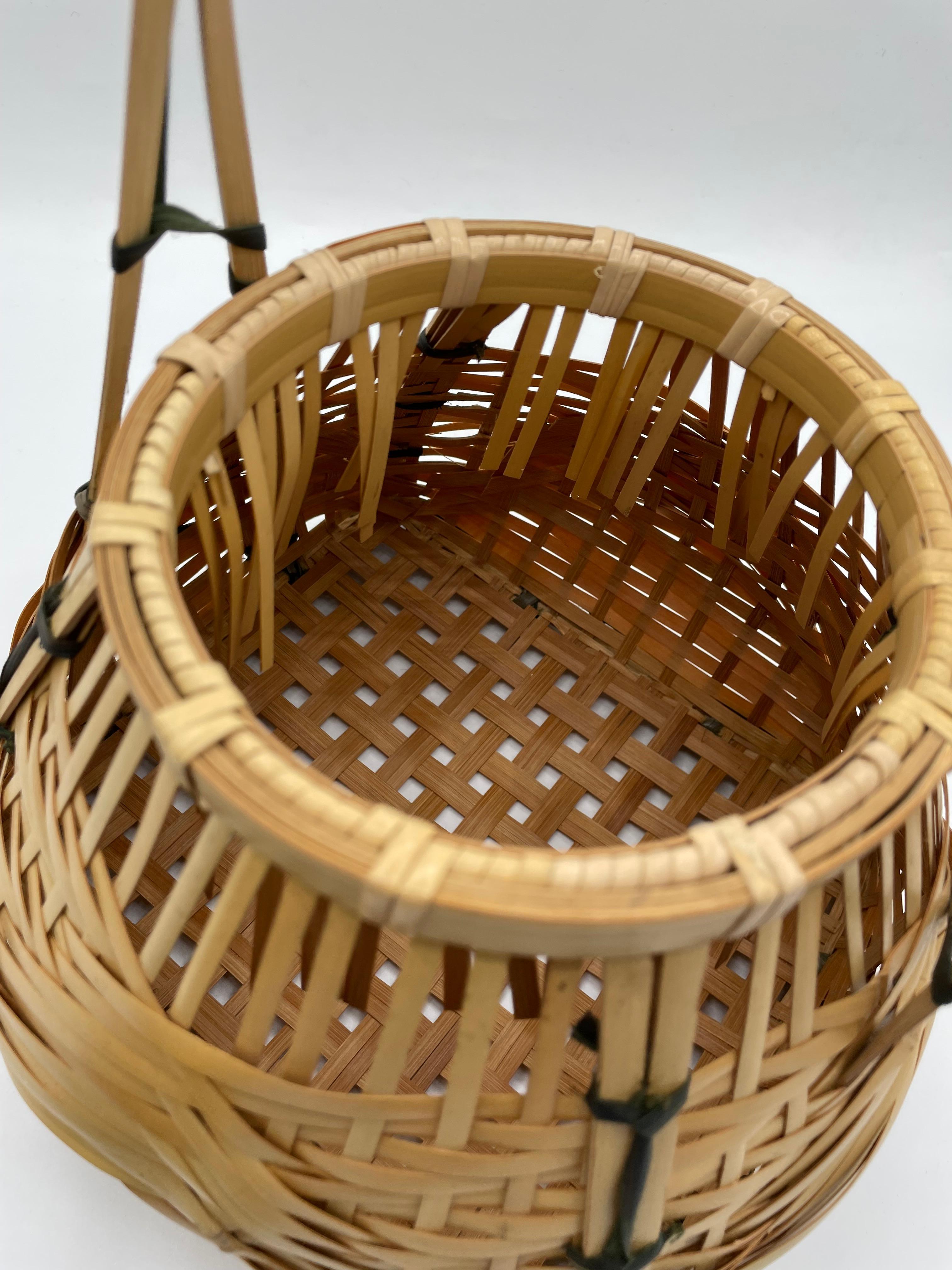 Korb aus japanischem Bambus  „Souzen-Kago“ 1980er Jahre (20. Jahrhundert) im Angebot