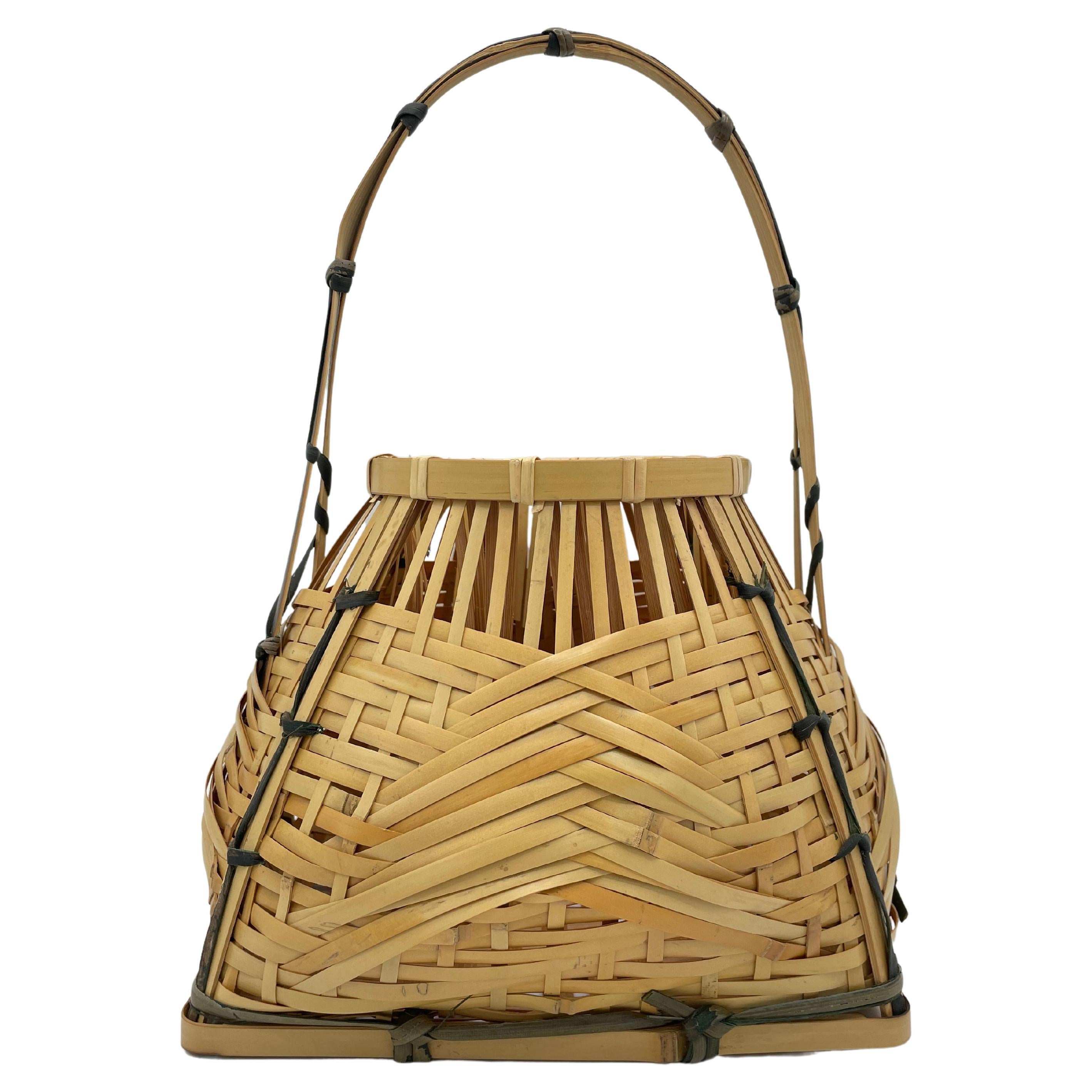 Panier en bambou japonais  Souzen kago" années 1980 en vente