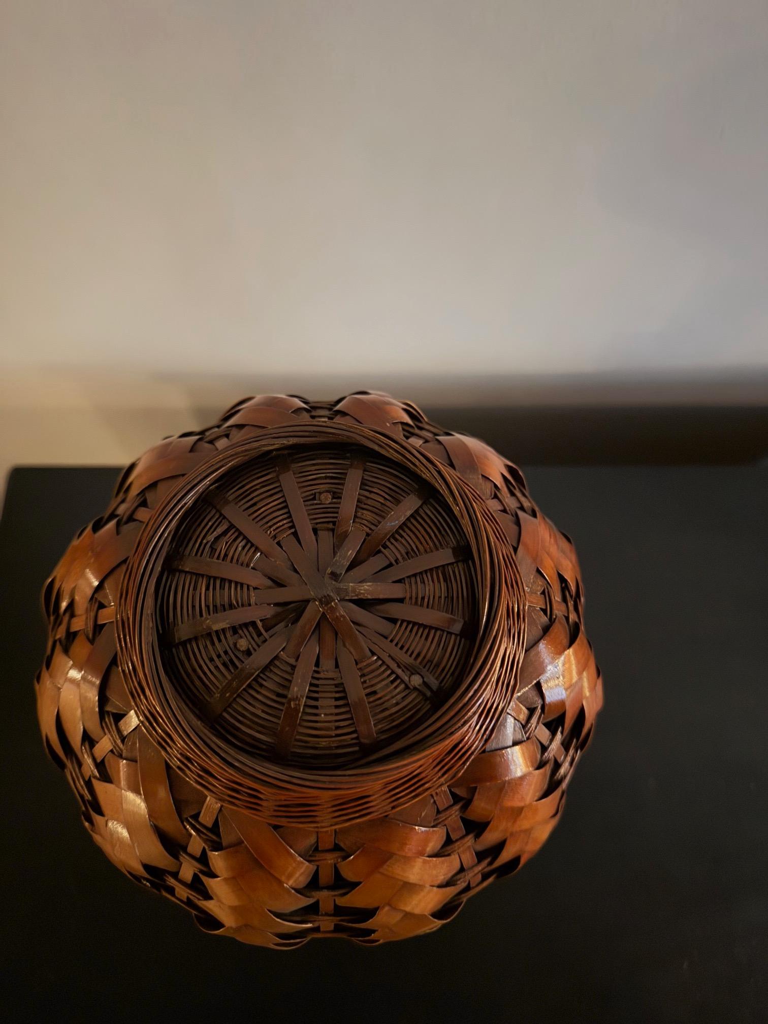 Japonais Vase panier Ikebana japonais en bambou en vente